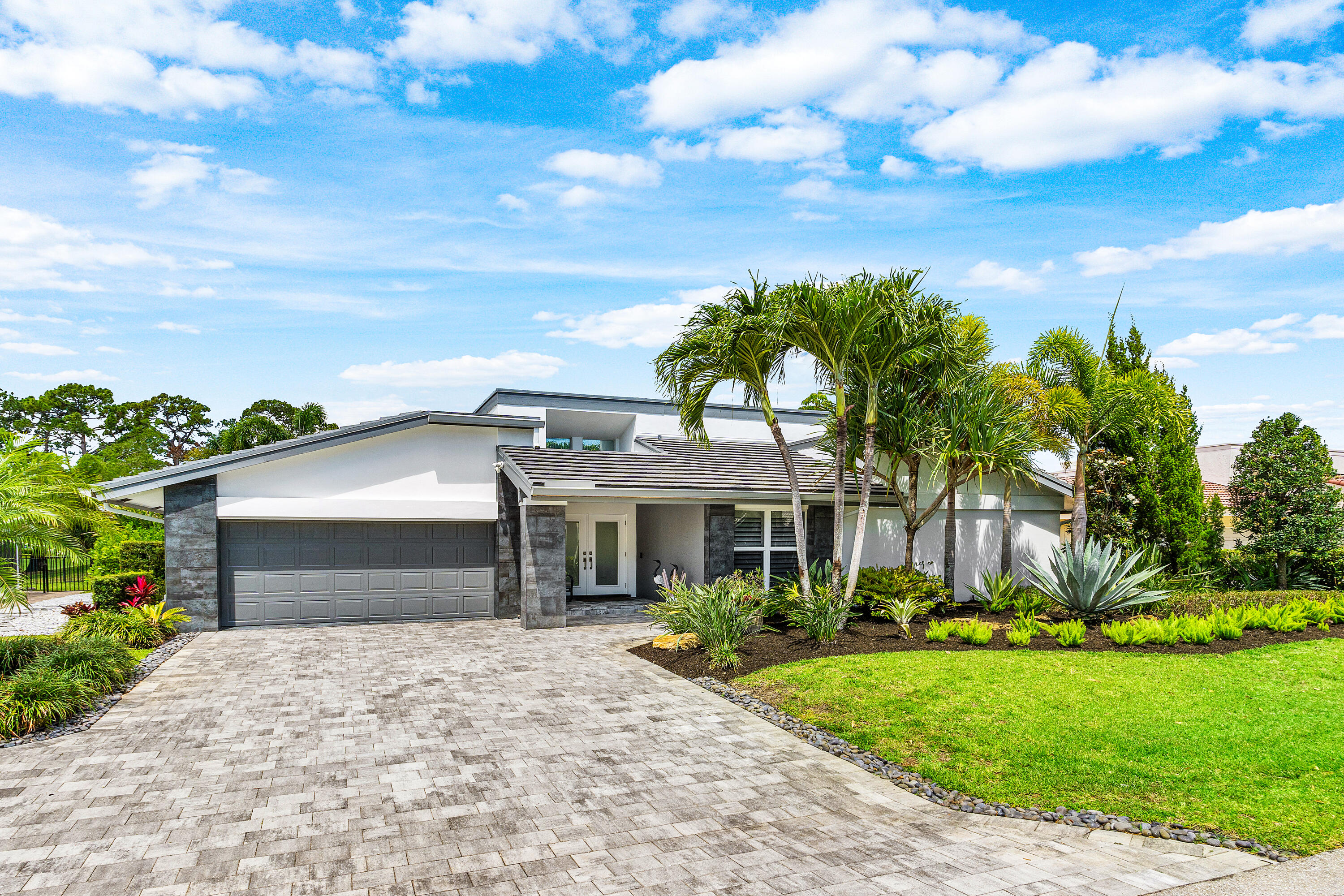 Foto de propiedad en 632 Lakewoode Circle W, Delray Beach, FL 33445 Delray Beach con MLS# 