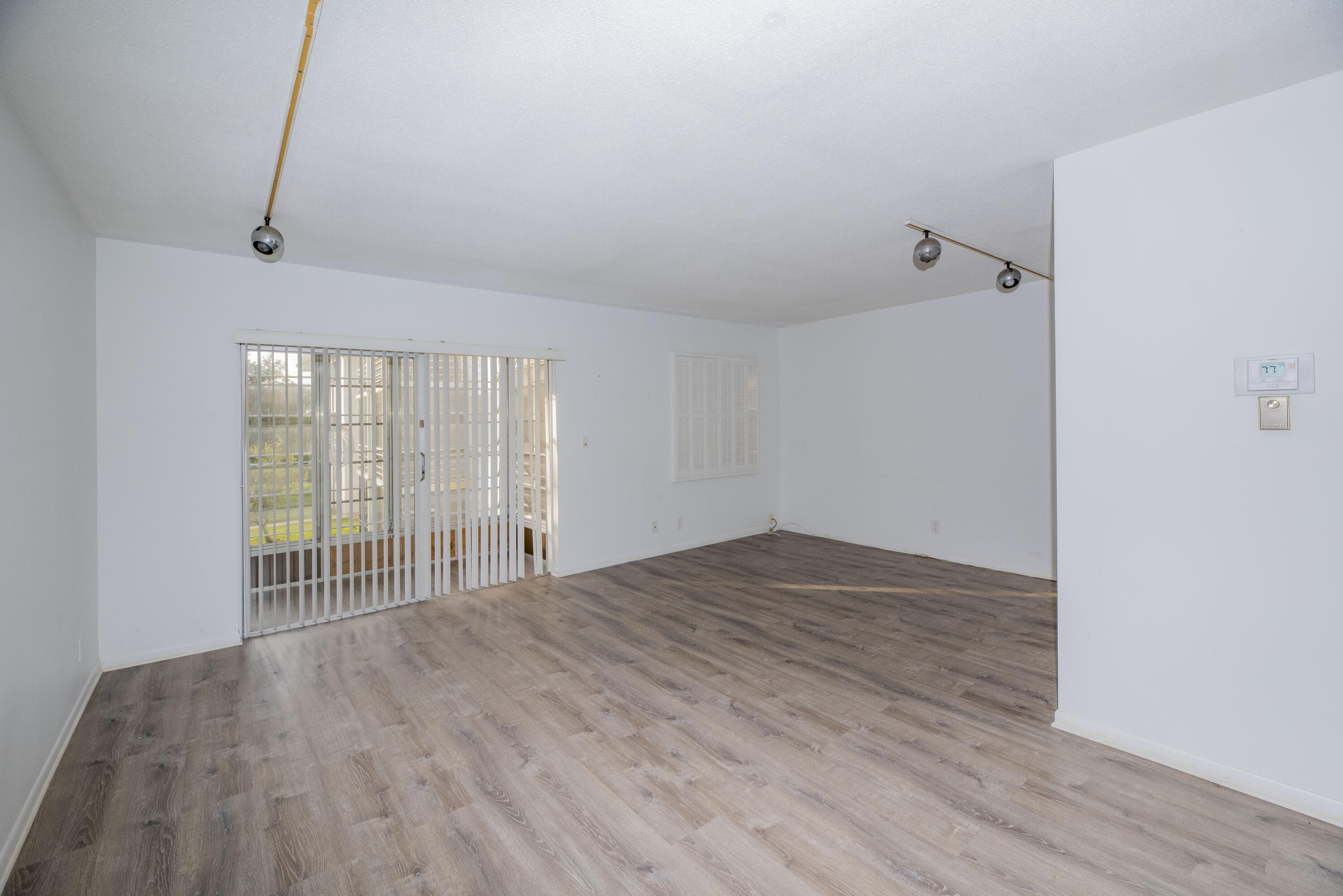 Foto de propiedad en 5501 NW 2ND Avenue 202, Boca Raton, FL 33487 Boca Raton con MLS# 