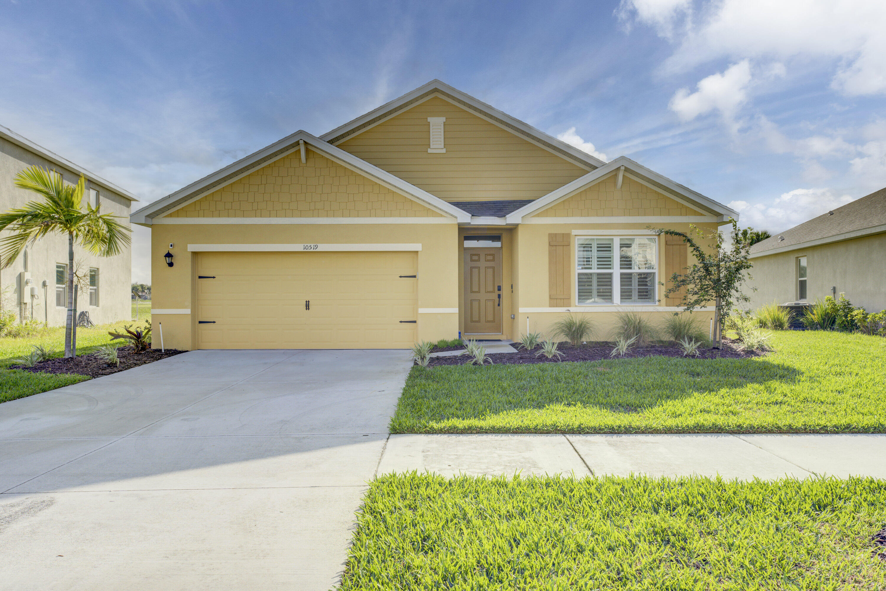 Foto de propiedad en 10519 SW Vasari Way, Port St. Lucie, FL 34987 Port St. Lucie con MLS# 