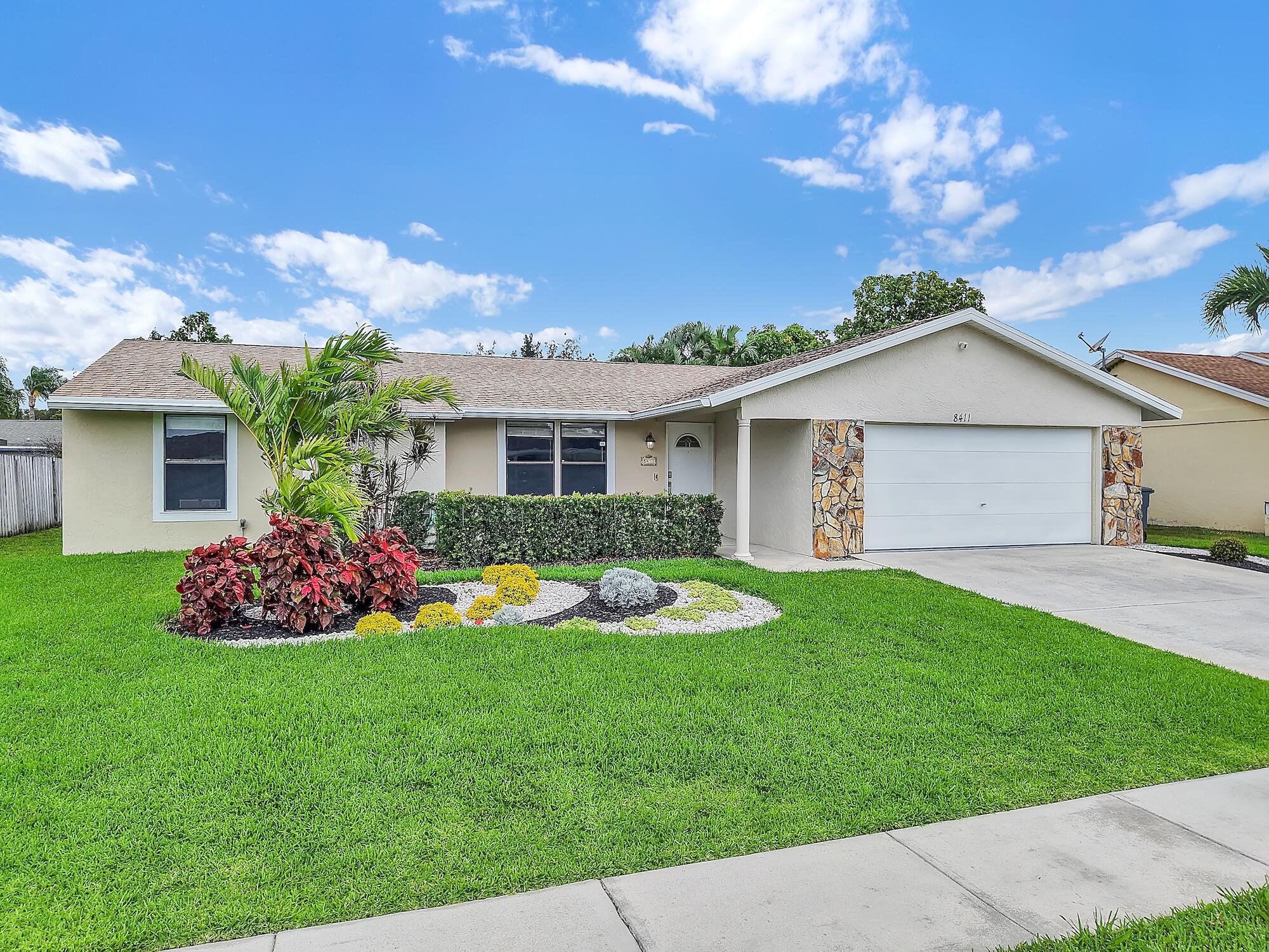 Foto de propiedad en 8411 Theresa Road, Boynton Beach, FL 33472 Boynton Beach con MLS# 