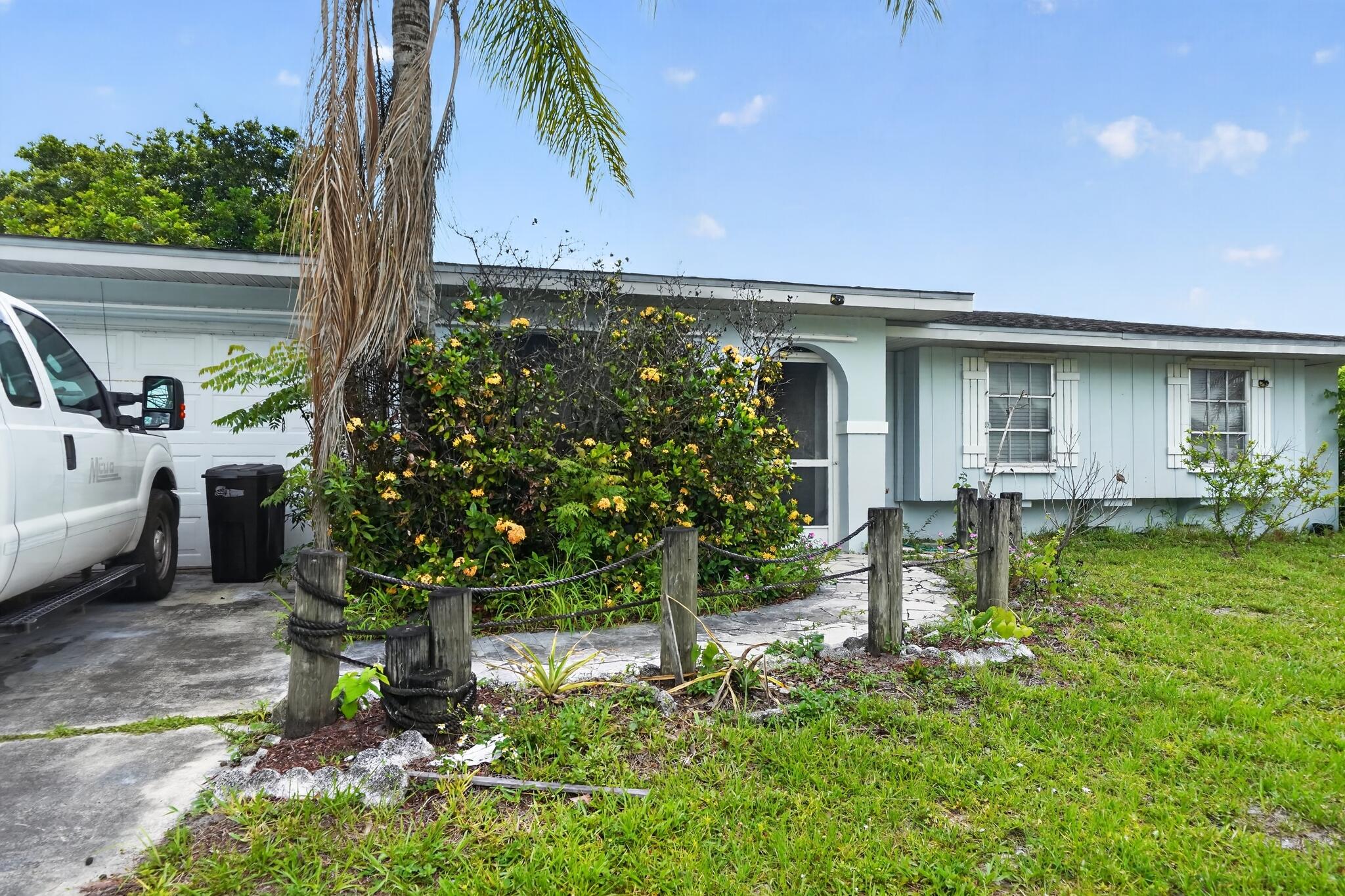 Foto de propiedad en 247 Airoso Boulevard, Port St. Lucie, FL 34983 Port St. Lucie con MLS# 