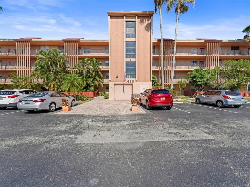 Foto de propiedad en 480 NW 76th Avenue 205, Margate, FL 33063 Margate con MLS# 