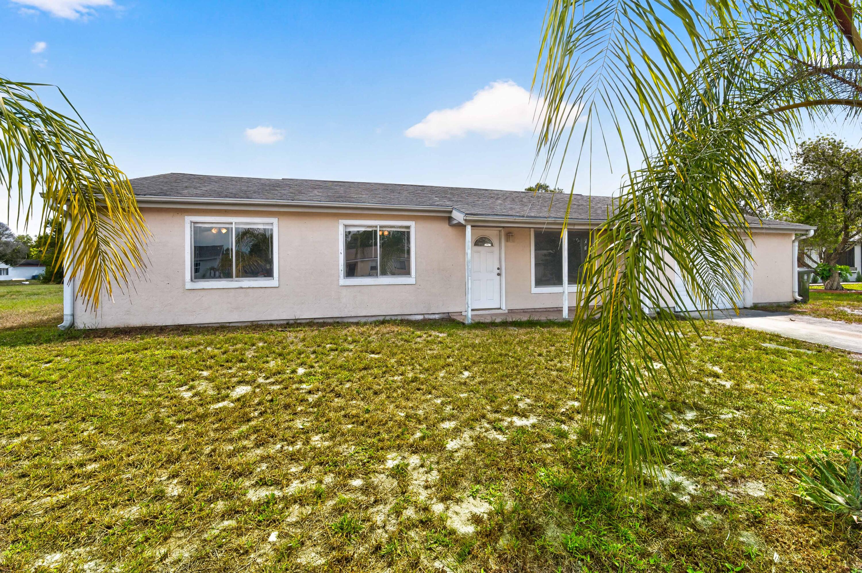Foto de propiedad en 261 SW Cherryhill Road, Port St. Lucie, FL 34953 Port St. Lucie con MLS# 