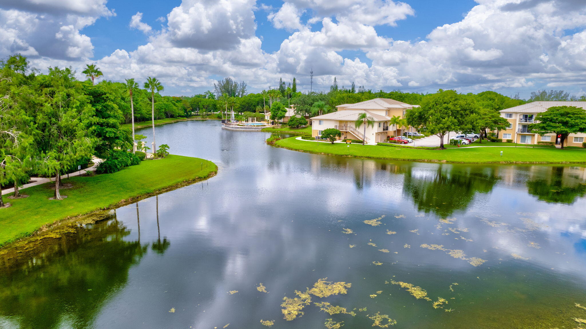 Foto de propiedad en 600 N Crestwood Ct Court N 609, Royal Palm Beach, FL 33411 Royal Palm Beach con MLS# 