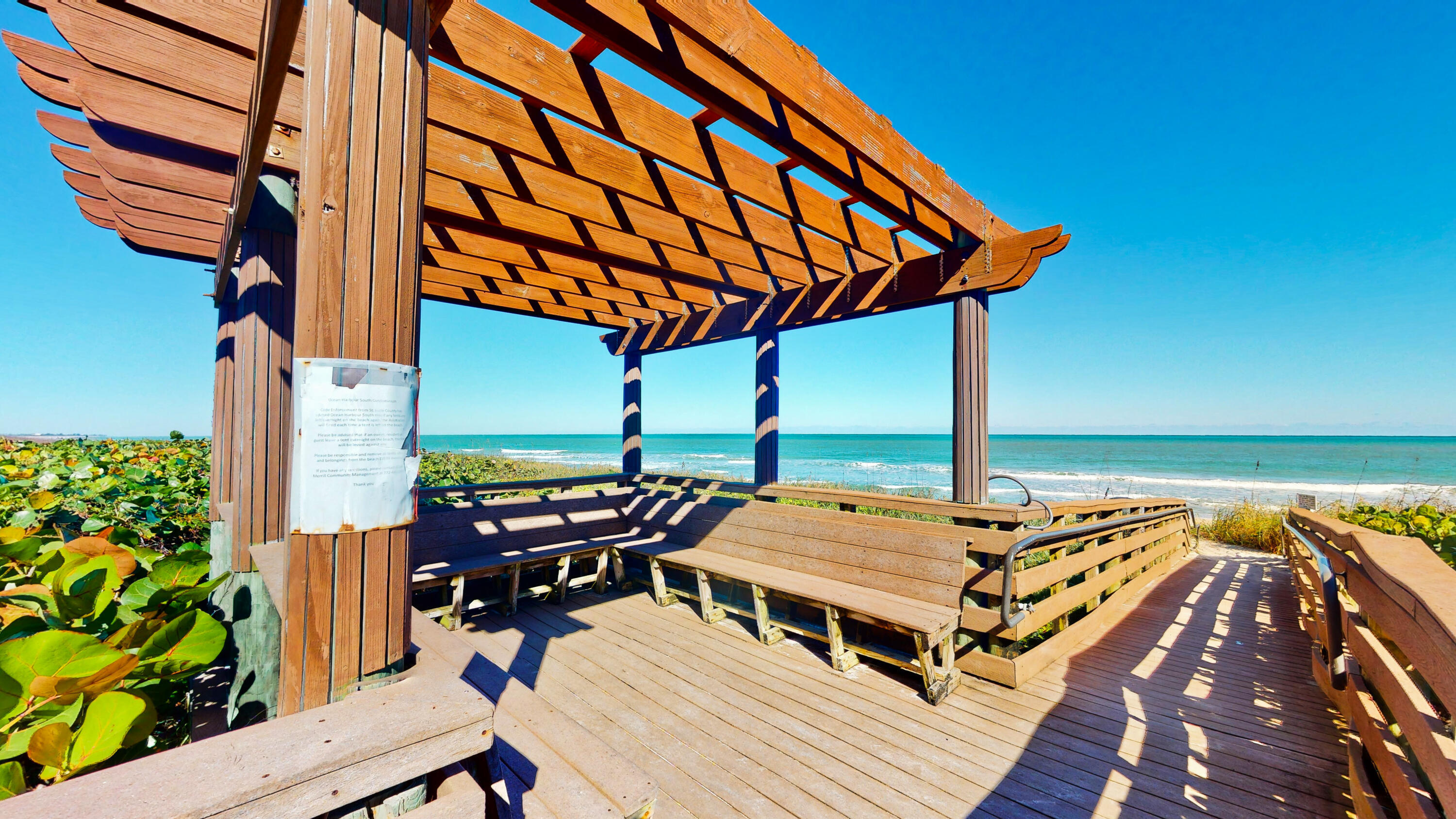 Foto de propiedad en 4245 N Hwy A1a 8, Fort Pierce, FL 34949 Fort Pierce con MLS# 