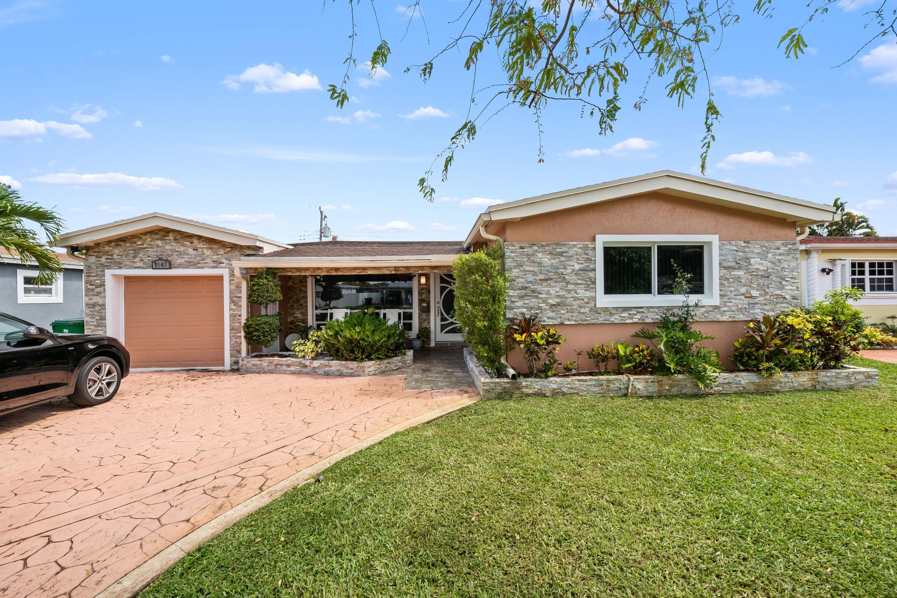 Foto de propiedad en 7649 Kismet Street, Miramar, FL 33023 Miramar con MLS# 