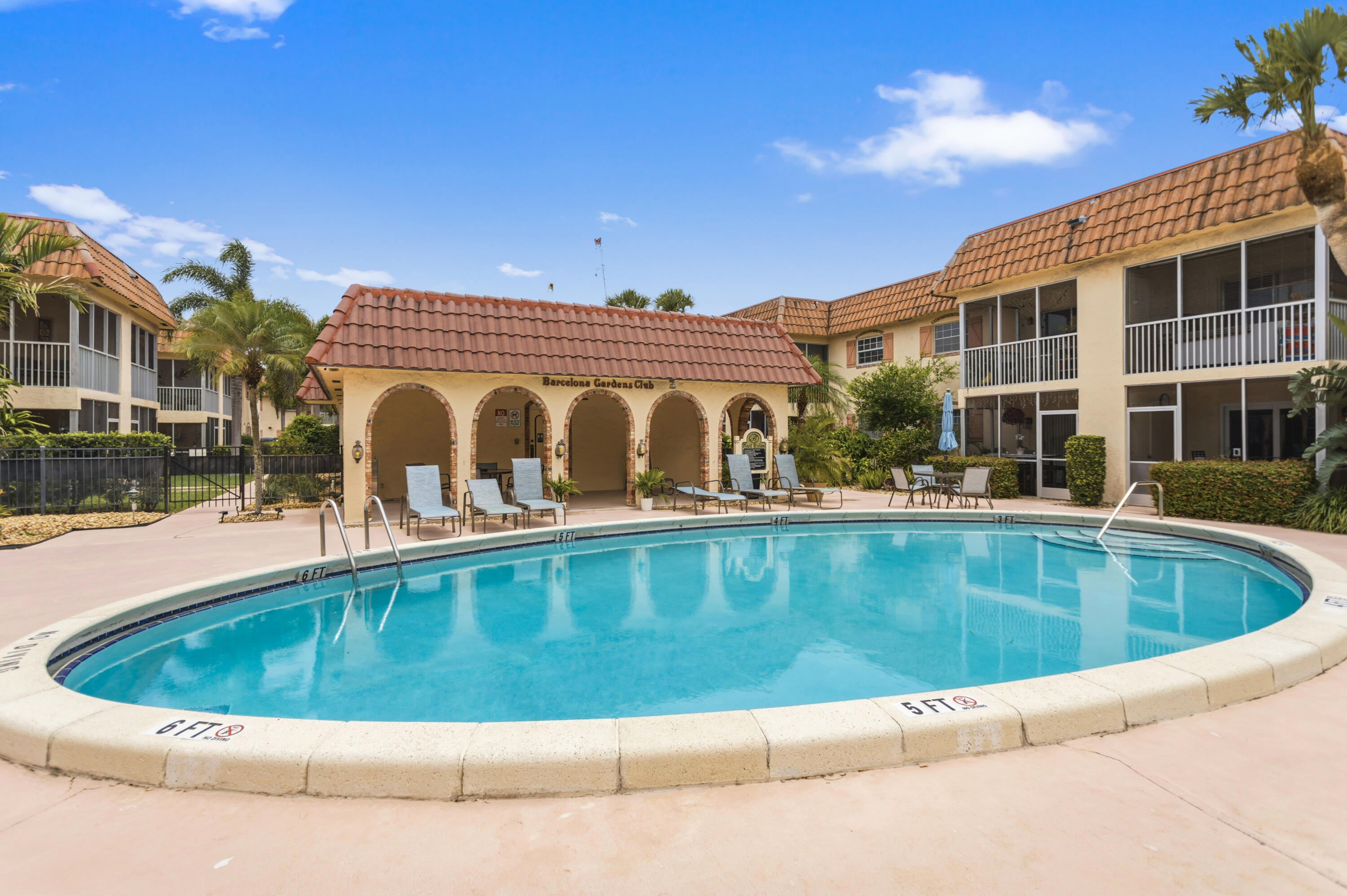 Foto de propiedad en 101 E Mcnab Road 408, Pompano Beach, FL 33060 Pompano Beach con MLS# 