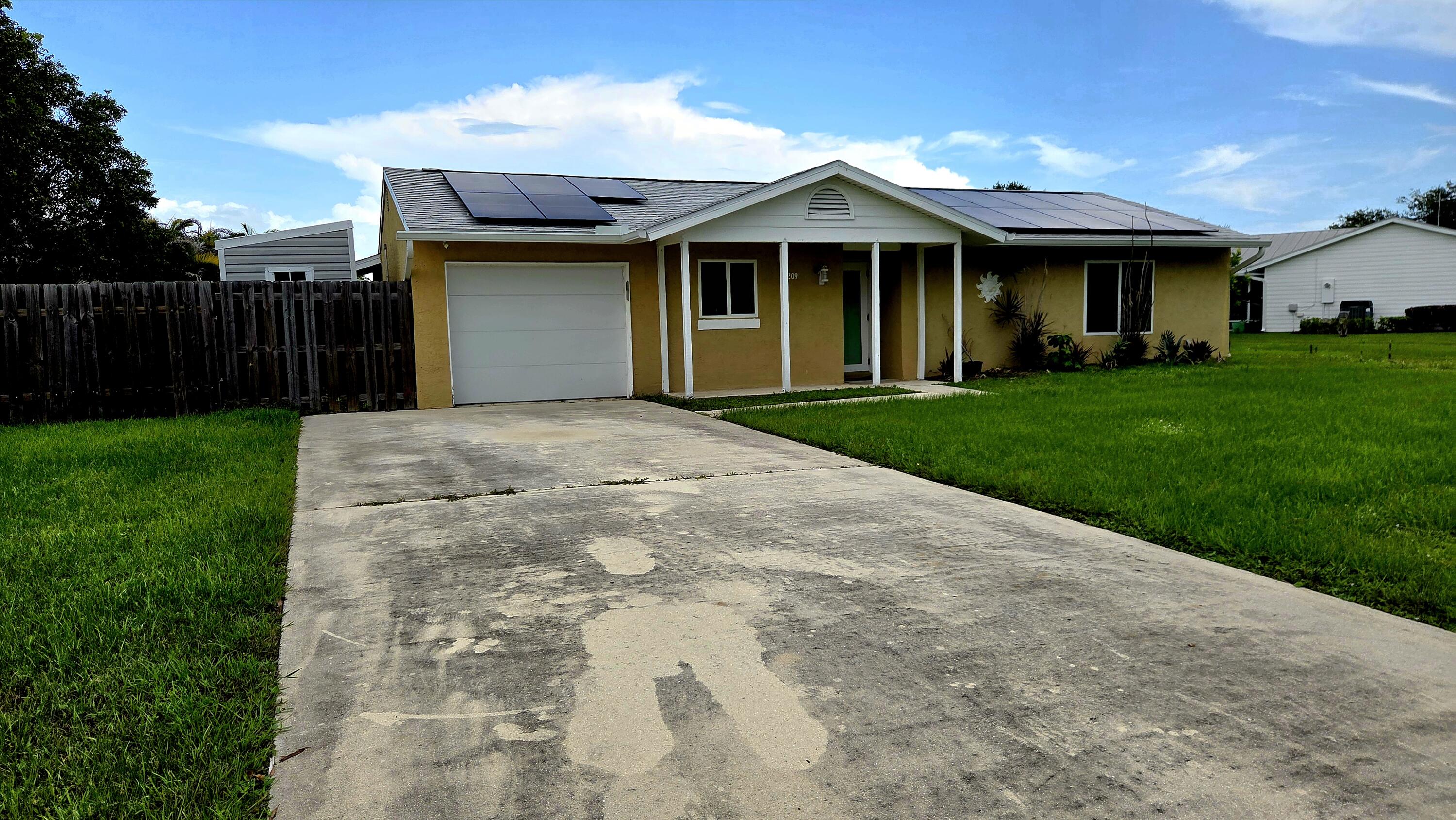 En Renta 2209 SE East Dunbrooke Circle, Port St. Lucie, FL 34952, Port St. Lucie, FL 34952