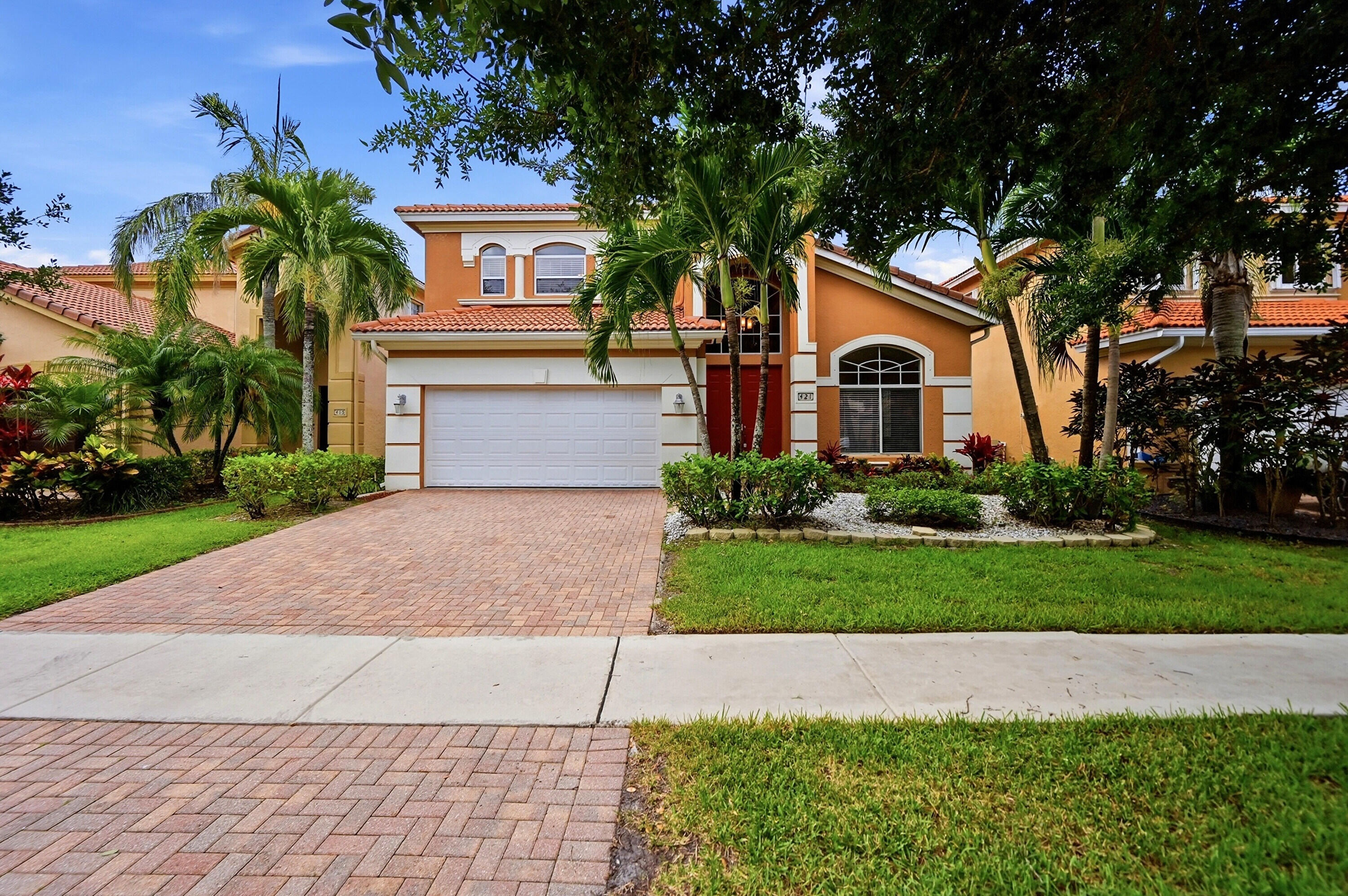Foto de propiedad en 421 Gazetta Way, West Palm Beach, FL 33413 West Palm Beach con MLS# 