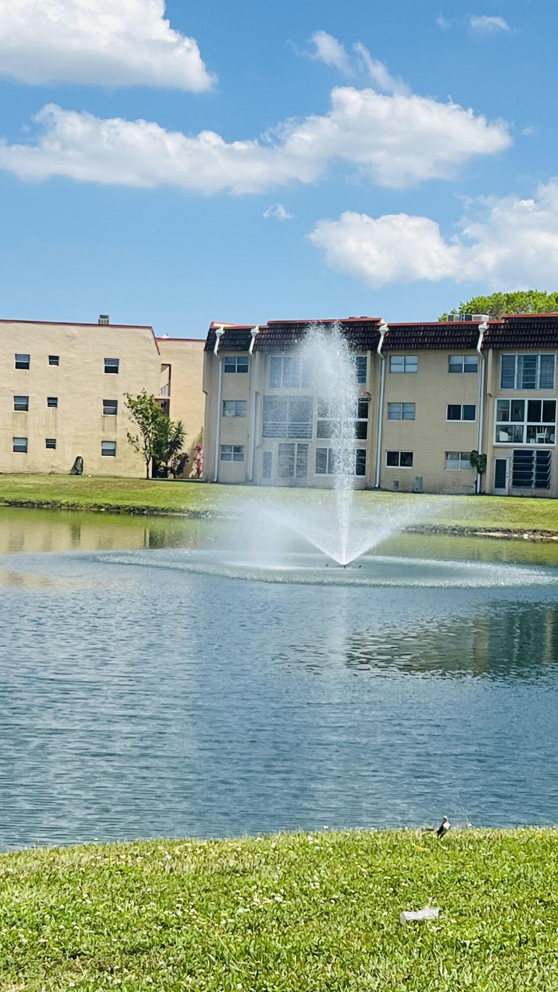 Foto de propiedad en 8920 Sunrise Lakes Boulevard 208, Sunrise, FL 33322 Sunrise con MLS# 