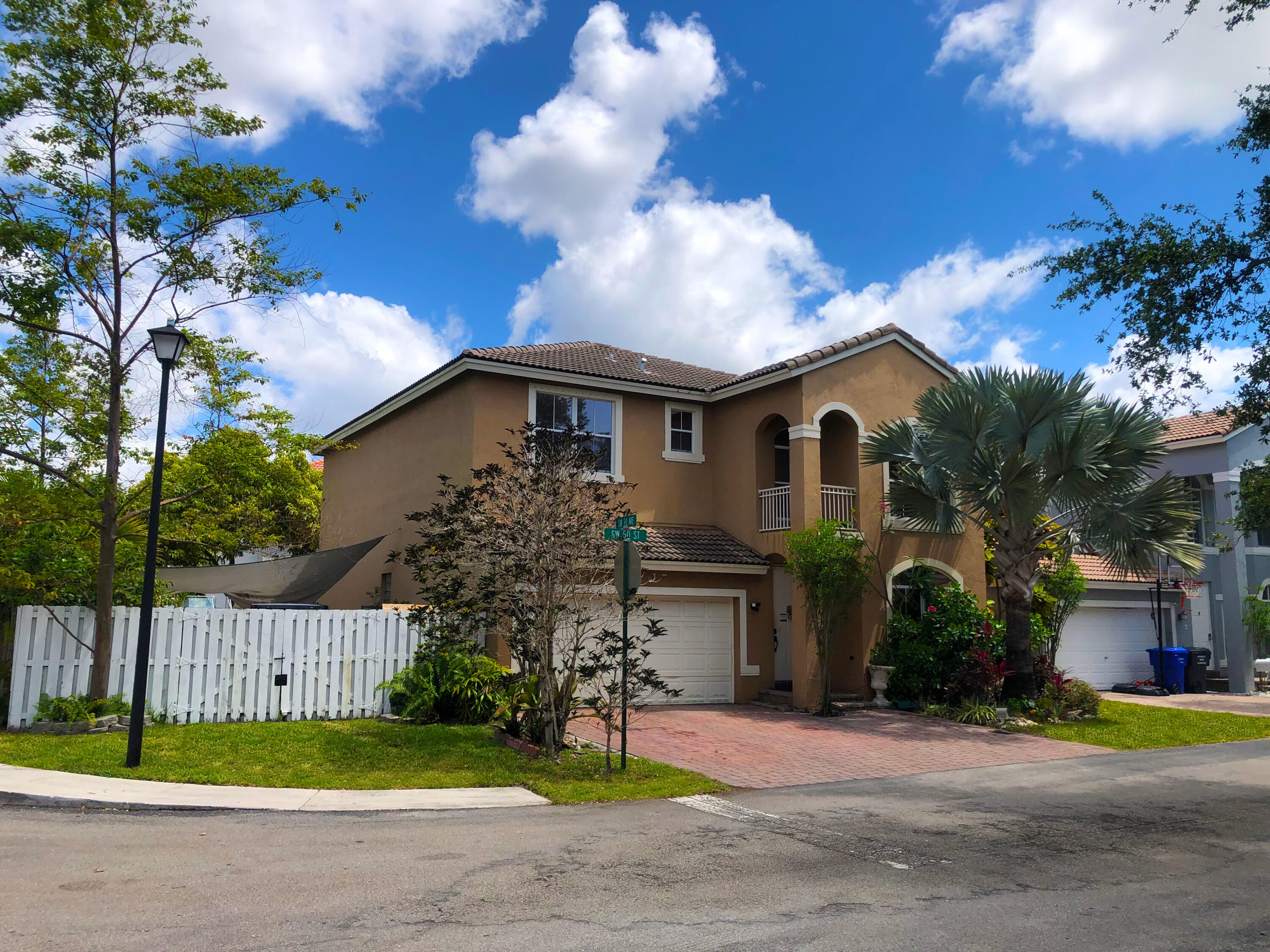 Foto de propiedad en 3775 SW 50th Street, Fort Lauderdale, FL 33312 Fort Lauderdale con MLS# 