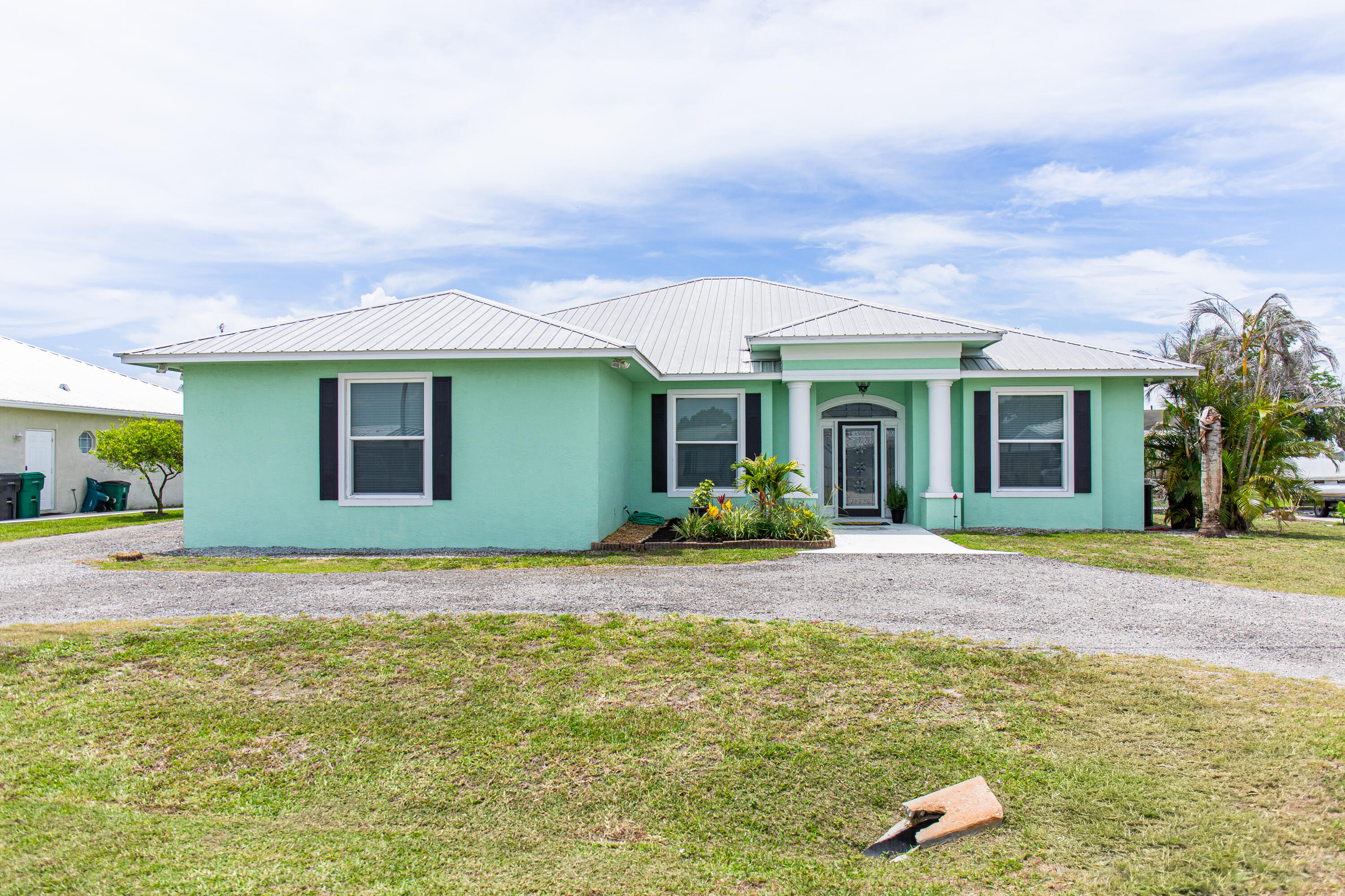 Foto de propiedad en 2406 SE 31st Street SE, Okeechobee, FL 34974 Okeechobee con MLS# 