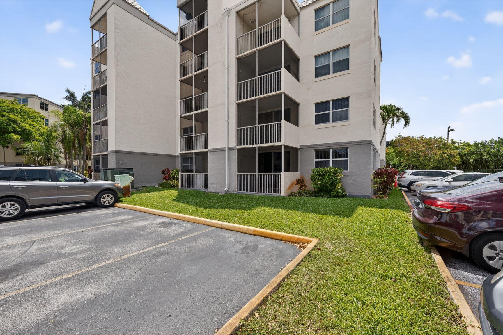 En Venta 8373 Lake Drive 101, Doral, FL 33166, Doral, FL 33166