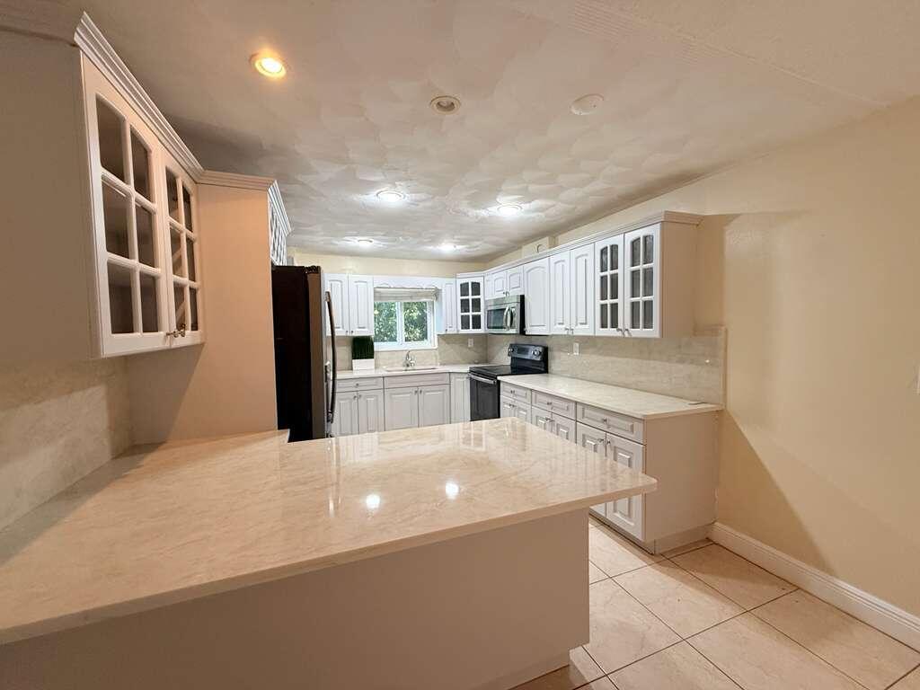 Foto de propiedad en 2210 Taylor Street 207, Hollywood, FL 33020 Hollywood con MLS# 