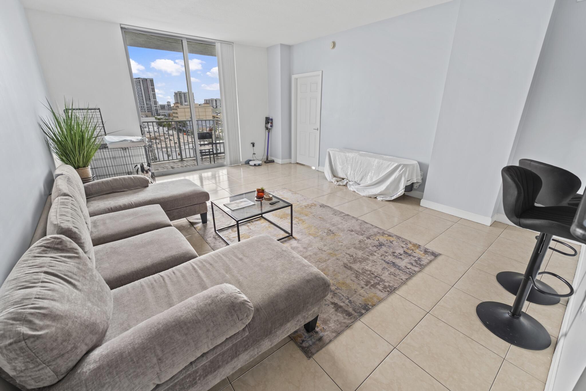 Foto de propiedad en 140 S Dixie Highway 813, Hollywood, FL 33020 Hollywood con MLS# 