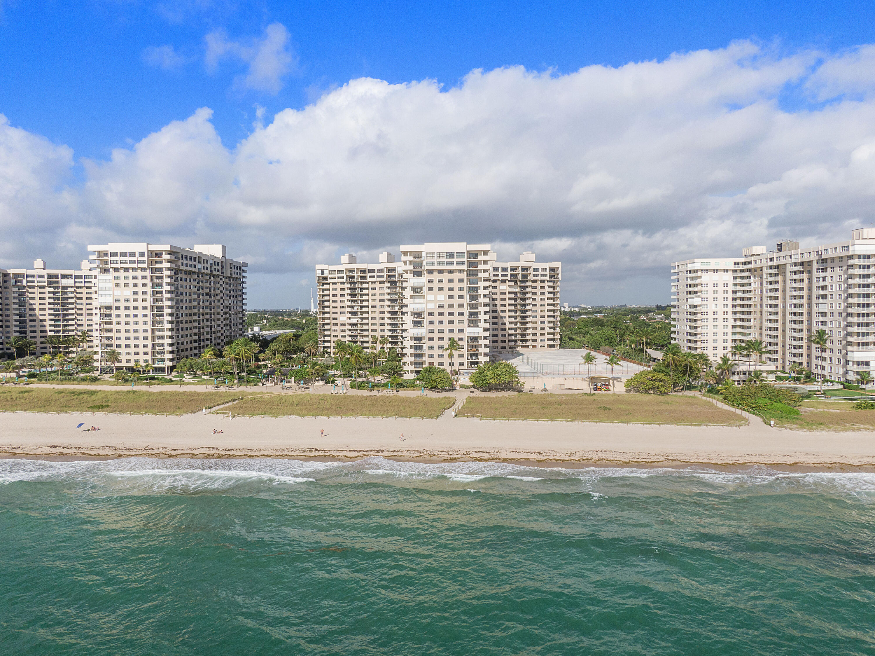 Foto de propiedad en 4900 N Ocean Boulevard 416, Lauderdale-By-The-Sea, FL 33308 Lauderdale-By-The-Sea con MLS# 