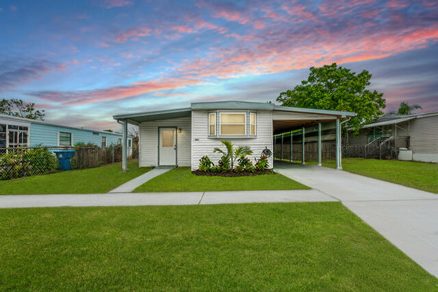 Foto de propiedad en 2531 Chatham Way NE, Palm Bay, FL 32905 Palm Bay con MLS# 