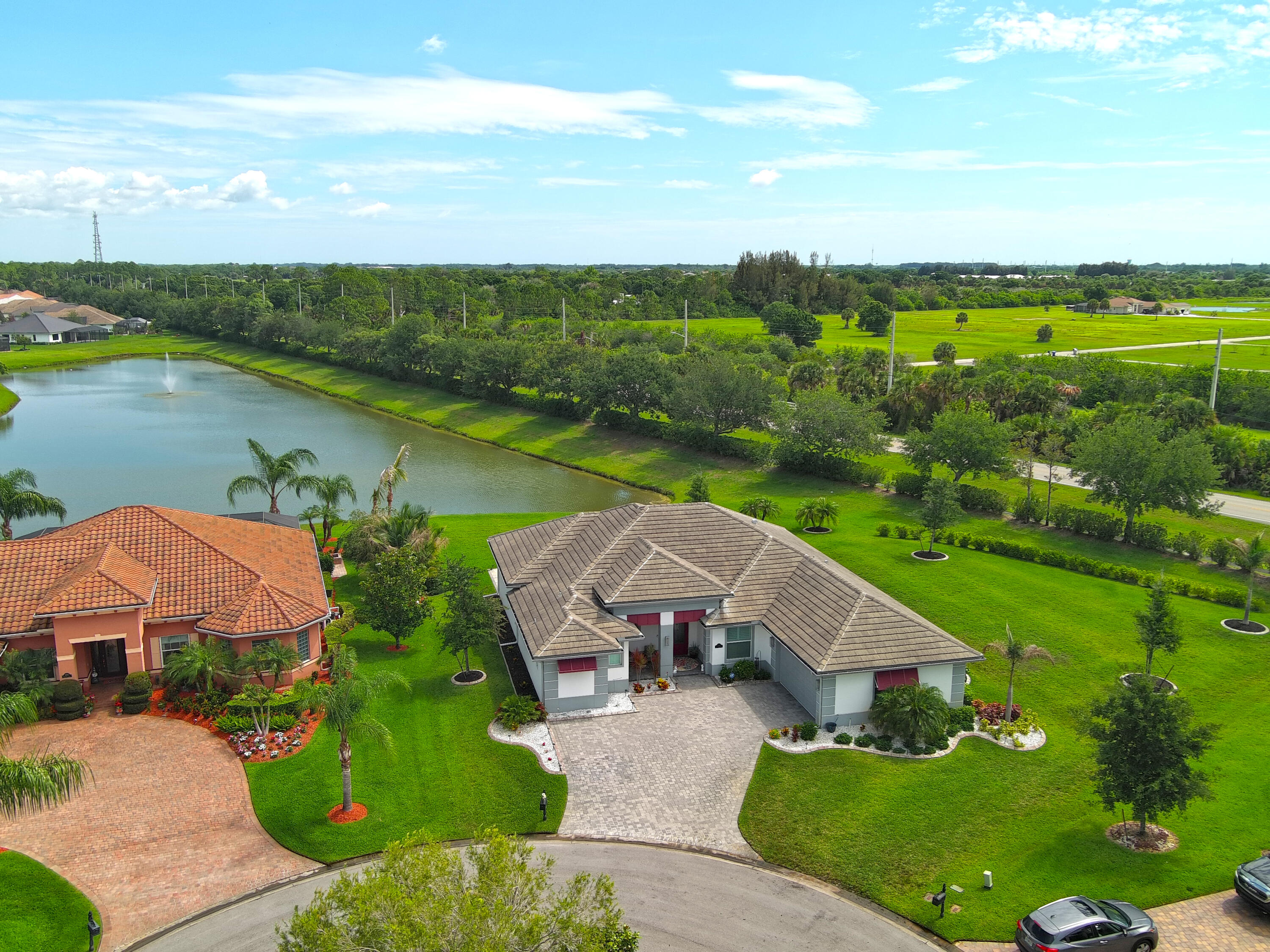 Foto de propiedad en 8220 Halbert Lane, Vero Beach, FL 32968 Vero Beach con MLS# 