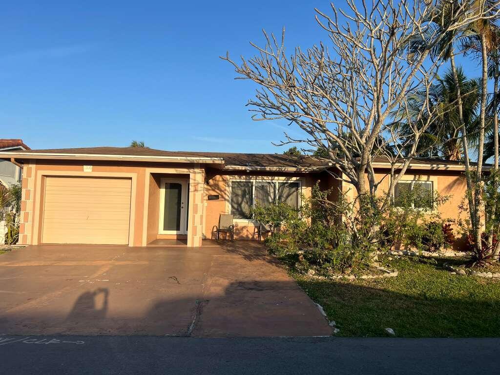Foto de propiedad en 6100 NW 73rd Terrace, Tamarac, FL 33321 Tamarac con MLS# 