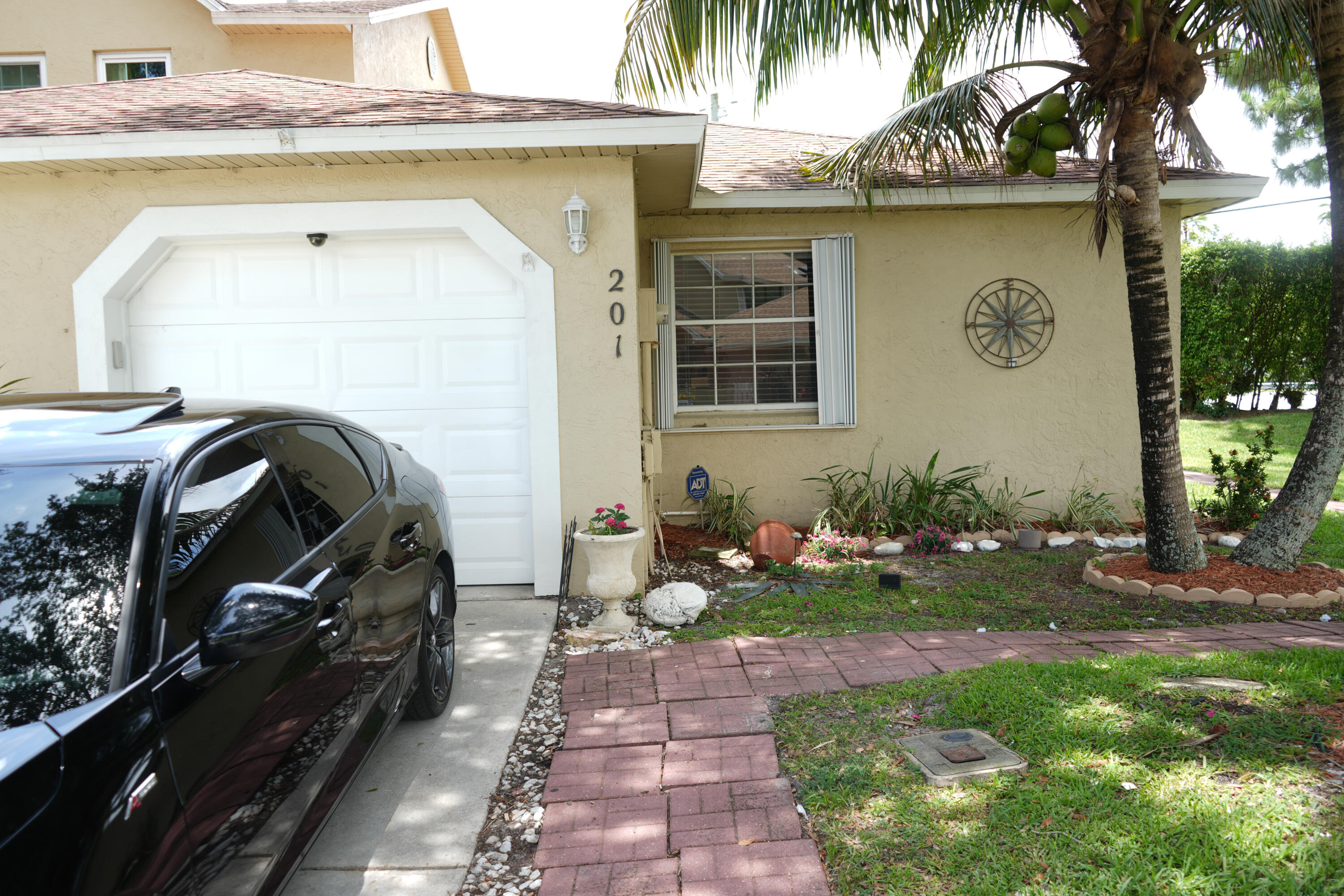 Foto de propiedad en 201 Maplewood Drive 201, Greenacres, FL 33415 Greenacres con MLS# 