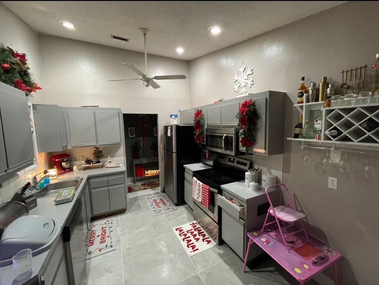 Foto de propiedad en 7620 NW 38th Court, Sunrise, FL 33351 Sunrise con MLS# 