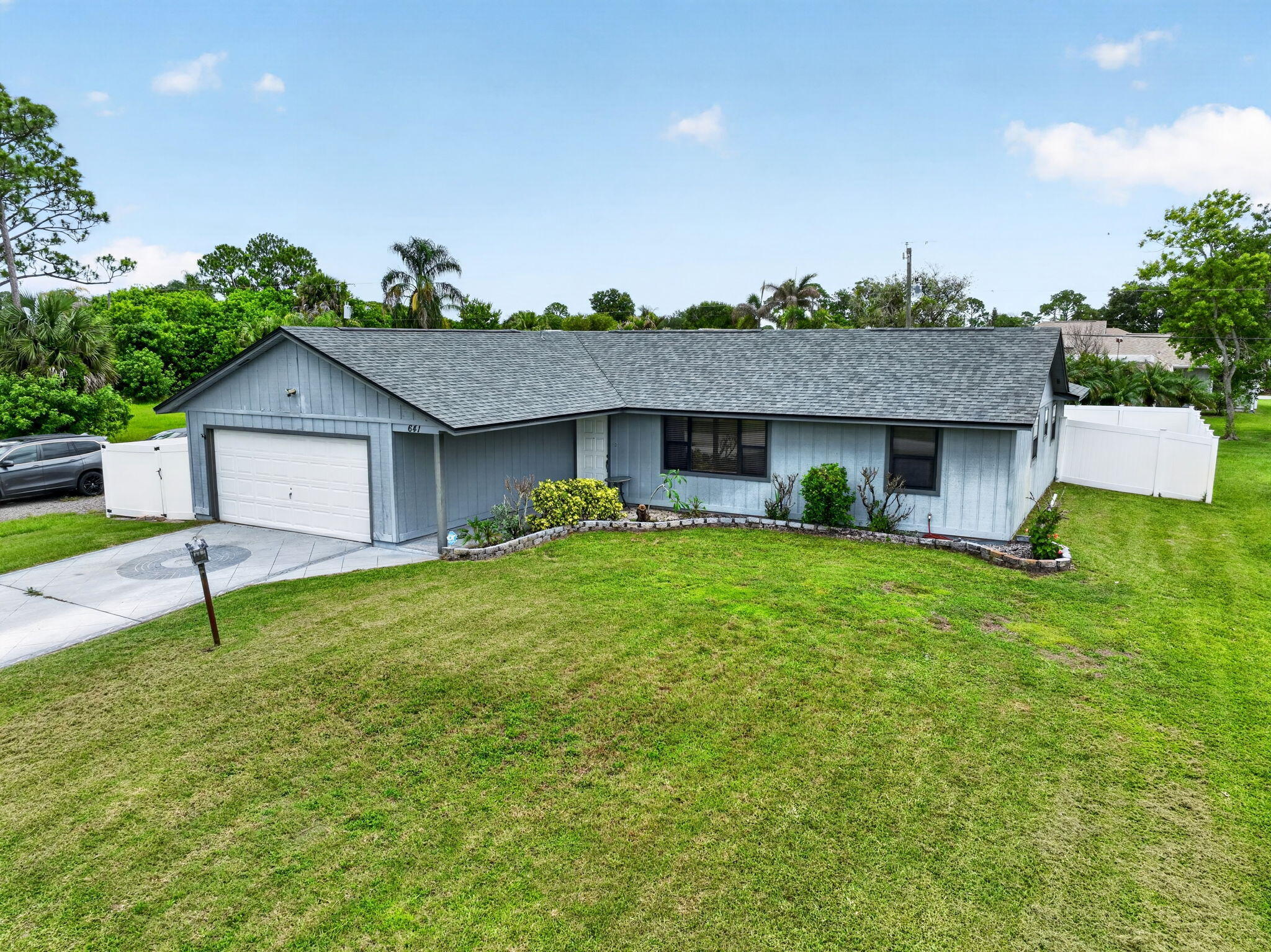 Foto de propiedad en 641 SE Streamlet Avenue, Port St. Lucie, FL 34983 Port St. Lucie con MLS# 