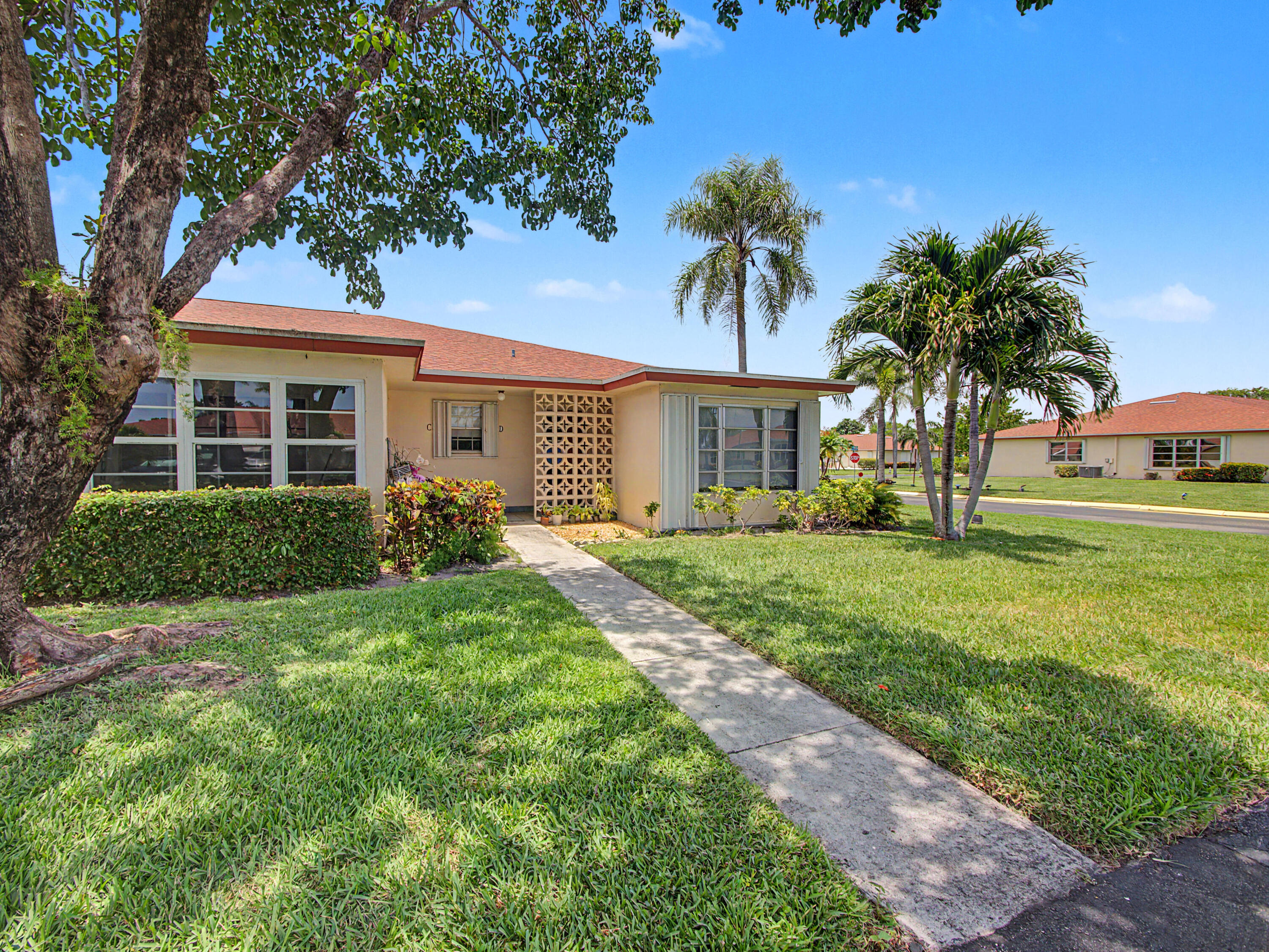 Foto de propiedad en 4580 NW 3rd Street D, Delray Beach, FL 33445 Delray Beach con MLS# 