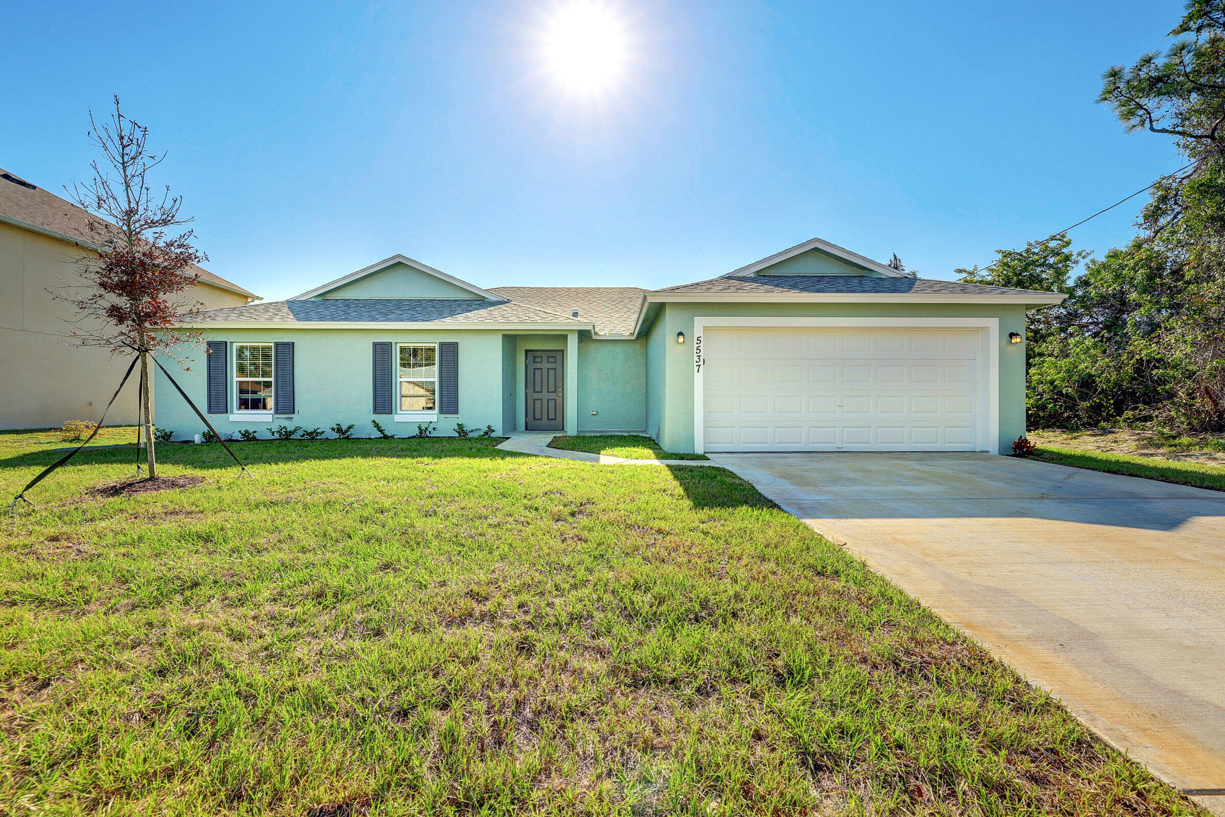 Foto de propiedad en 757 SW Sardinia Avenue, Port St. Lucie, FL 34953 Port St. Lucie con MLS# 