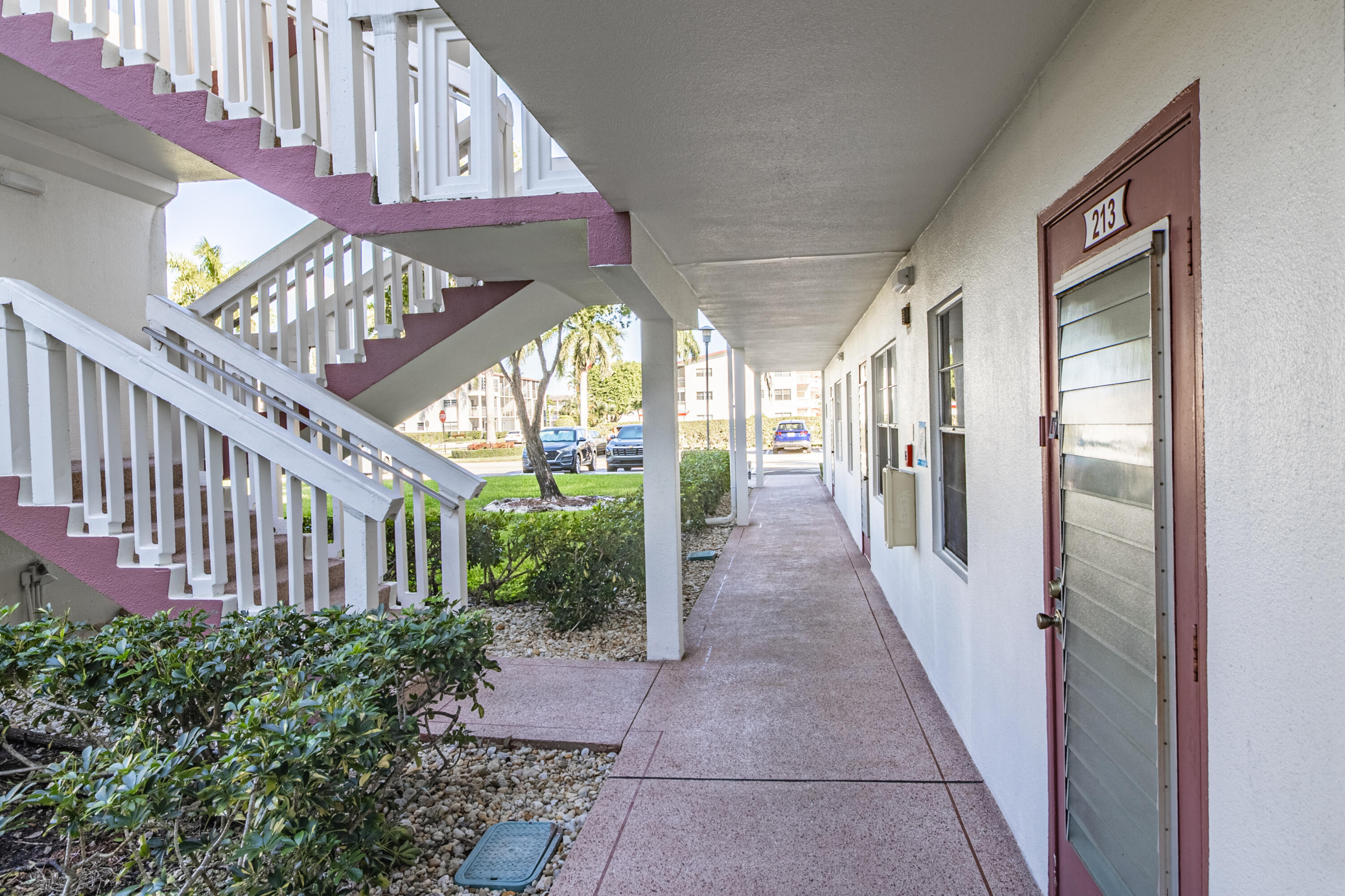 Foto de propiedad en 213 Fanshaw F, Boca Raton, FL 33434 Boca Raton con MLS# 