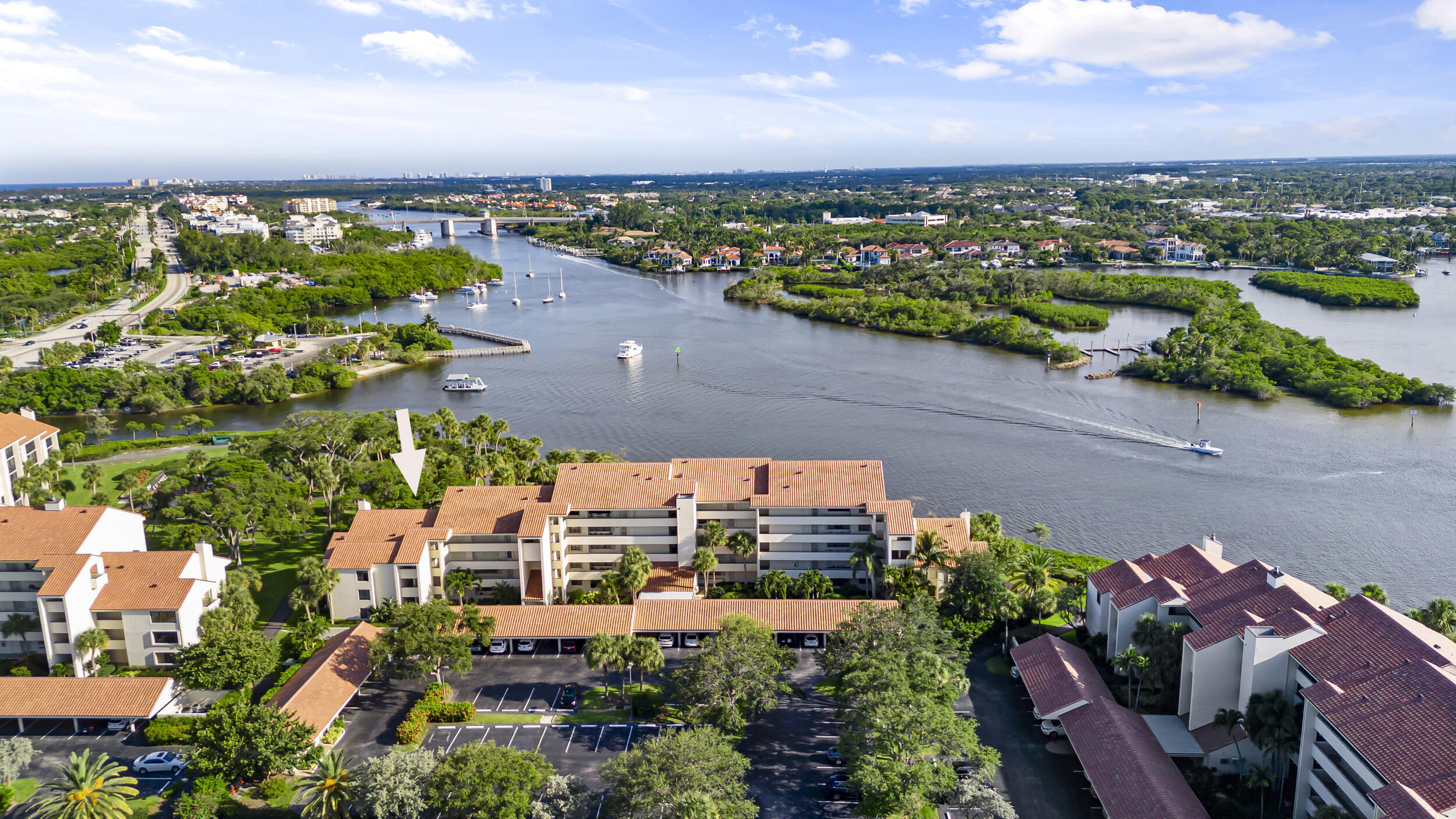 Foto de propiedad en 1000 N Us Highway 1 Ba305, Jupiter, FL 33477 Jupiter con MLS# 