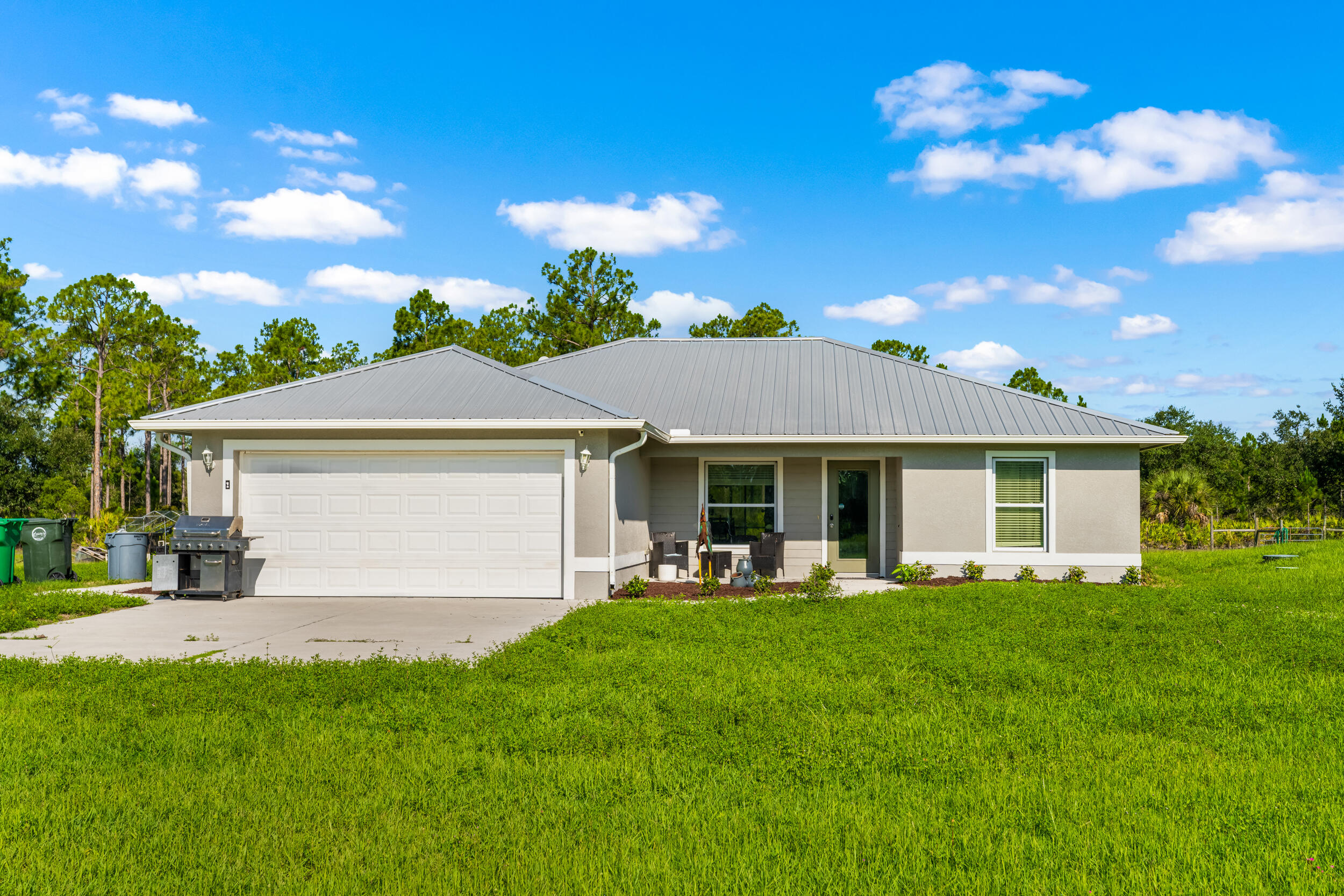 Foto de propiedad en 2872 Secretariat Drive, LaBelle, FL 33935 LaBelle con MLS# 