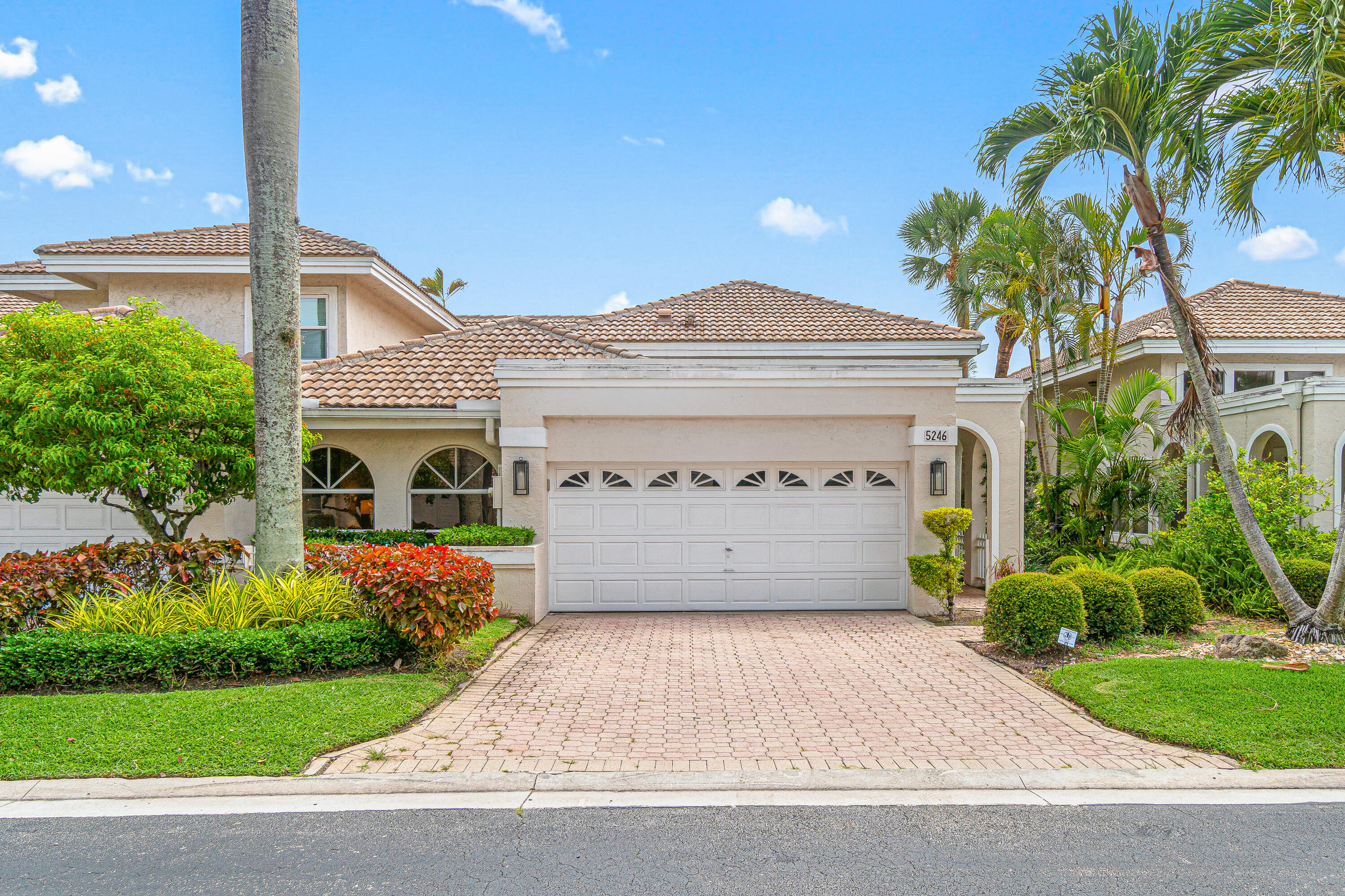 Foto de propiedad en 5246 Windsor Parke Drive, Boca Raton, FL 33496 Boca Raton con MLS# 