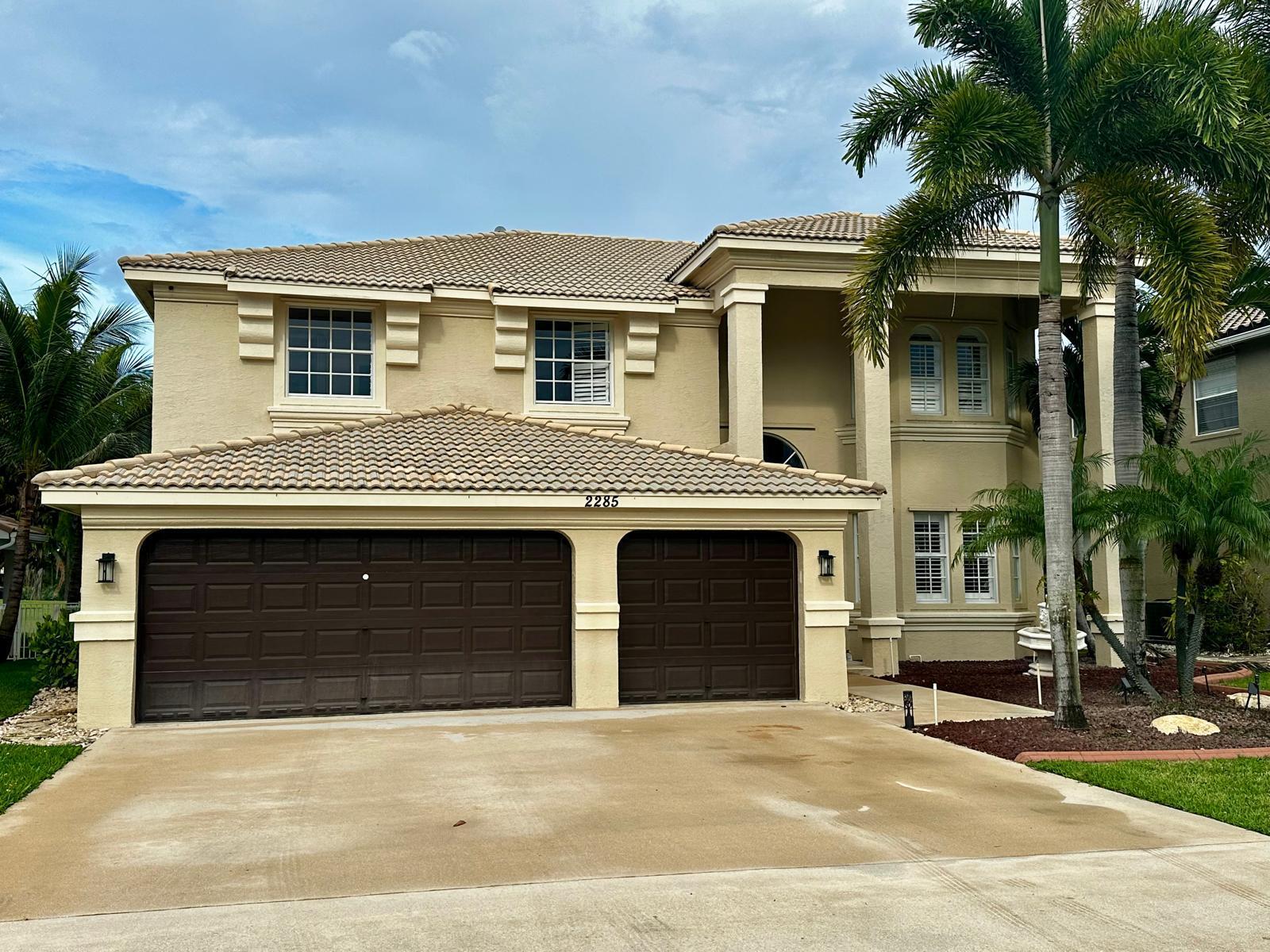 Foto de propiedad en 2285 Ridgewood Circle, Royal Palm Beach, FL 33411 Royal Palm Beach con MLS# 