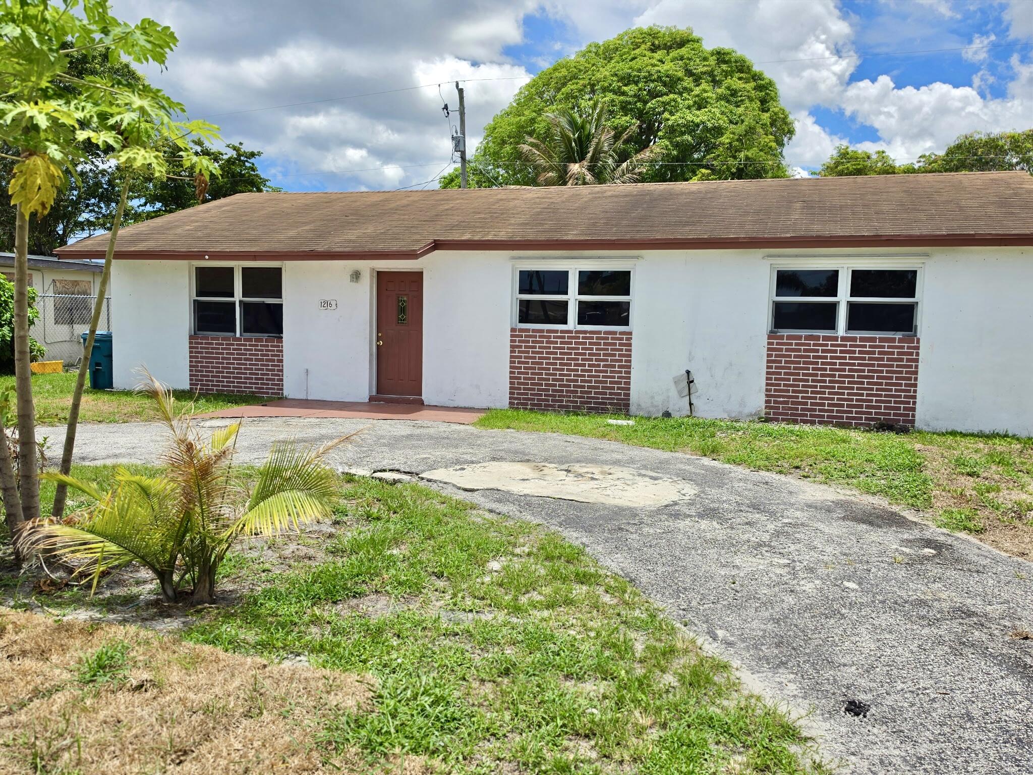 Foto de propiedad en 1216 Giller Avenue, Mangonia Park, FL 33407 Mangonia Park con MLS# 