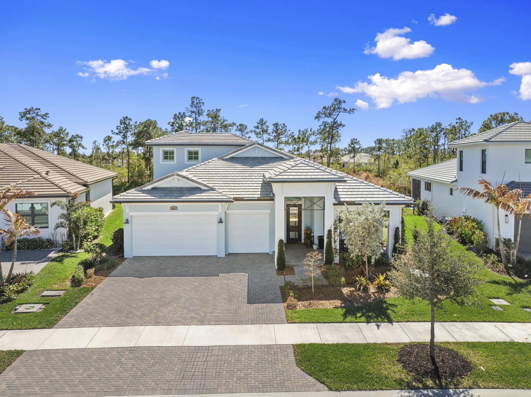 Foto de propiedad en 2077 SE Mosaic Boulevard, Port St. Lucie, FL 34984 Port St. Lucie con MLS# 