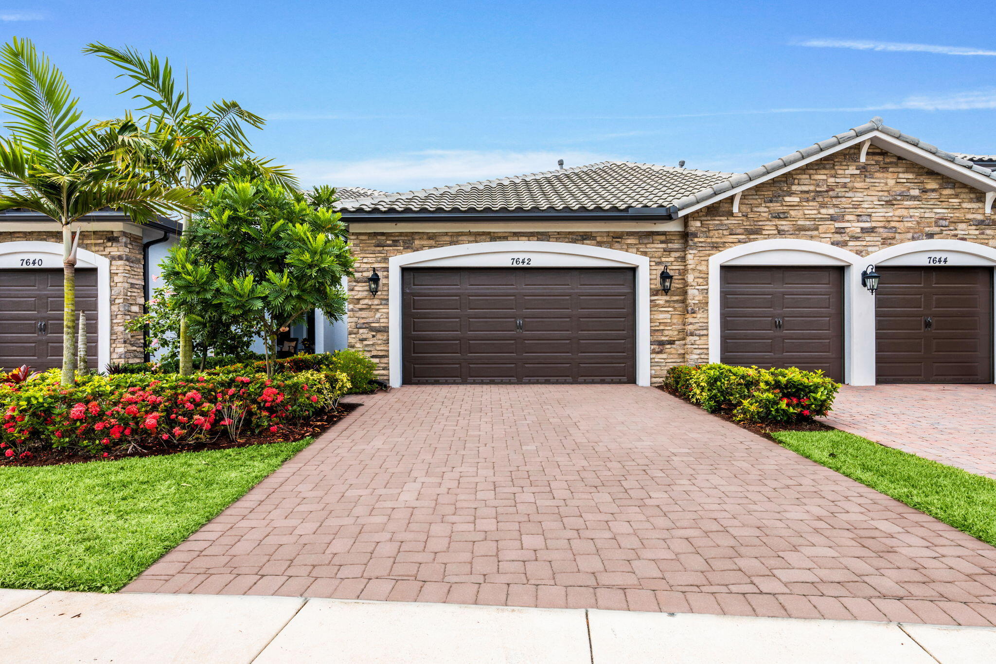 Foto de propiedad en 7642 N Blue Spring Drive, Parkland, FL 33067 Parkland con MLS# 