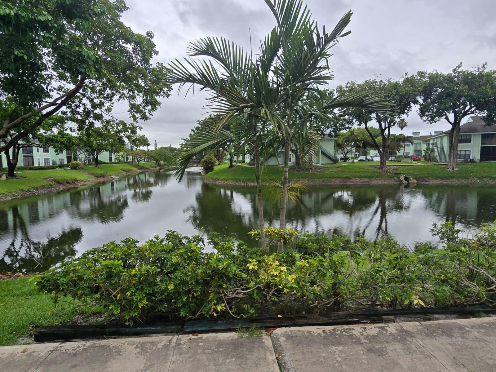 Foto de propiedad en 8775 NW 39th Street NW 8775, Sunrise, FL 33351 Sunrise con MLS# 