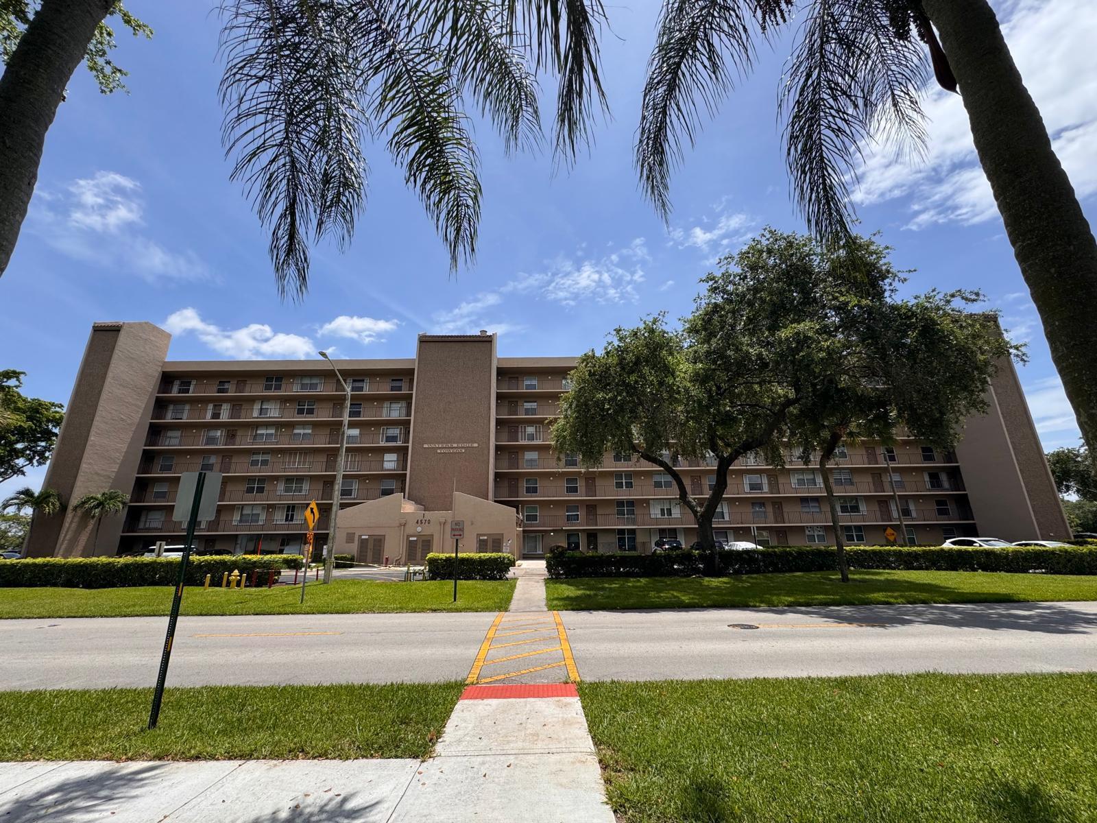 Foto de propiedad en 4570 NW 18th Avenue 605, Deerfield Beach, FL 33064 Deerfield Beach con MLS# 