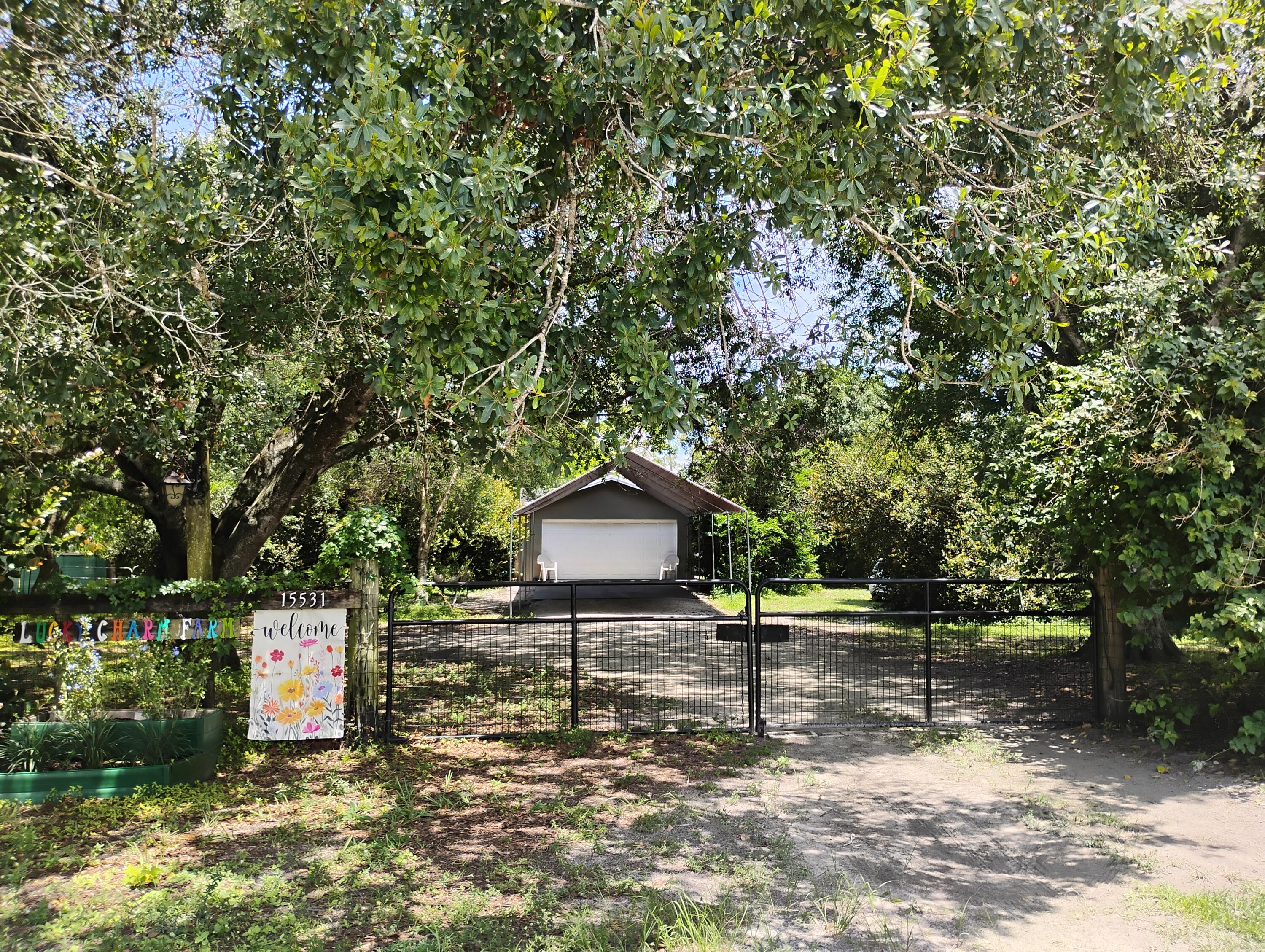 Foto de propiedad en 15531 42nd Road N, Loxahatchee Groves, FL 33470 Loxahatchee Groves con MLS# 