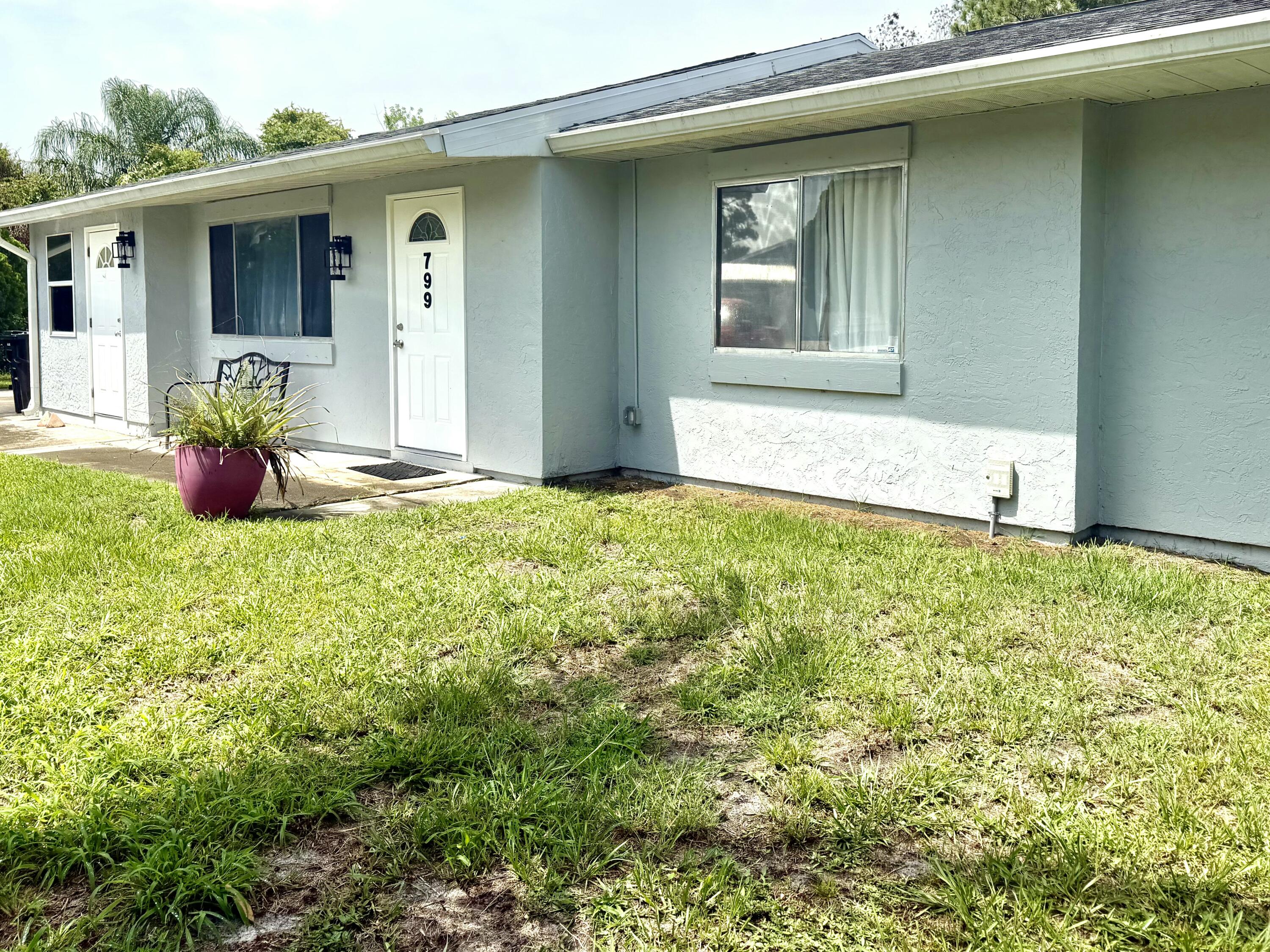 Foto de propiedad en 799 NW Jorgensen Road, Port St. Lucie, FL 34983 Port St. Lucie con MLS# 