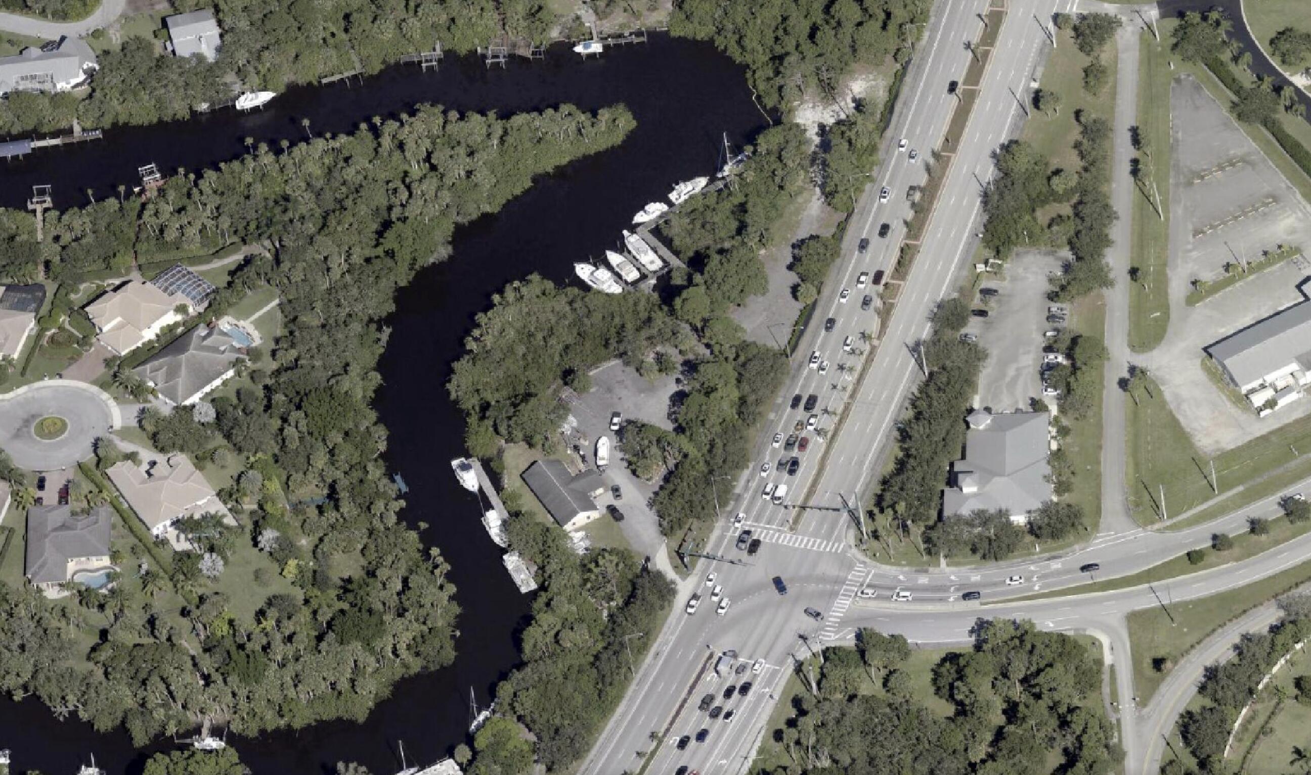 Foto de propiedad en 7290 S Kanner Highway, Stuart, FL 34997 Stuart con MLS# 