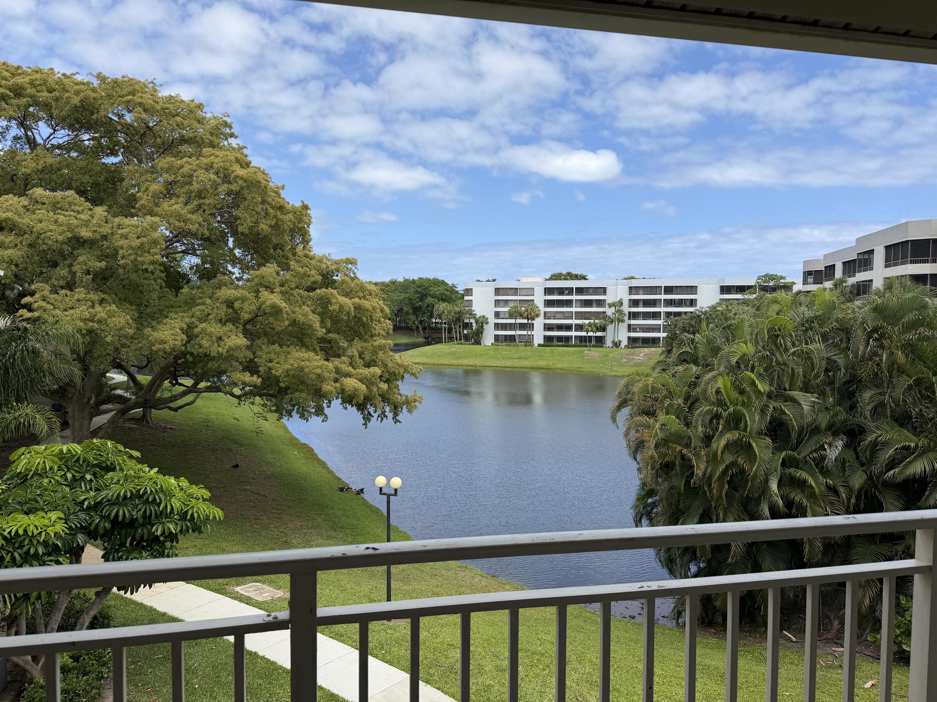 Foto de propiedad en 1885 Palm Cove Boulevard 10-307, Delray Beach, FL 33445 Delray Beach con MLS# 