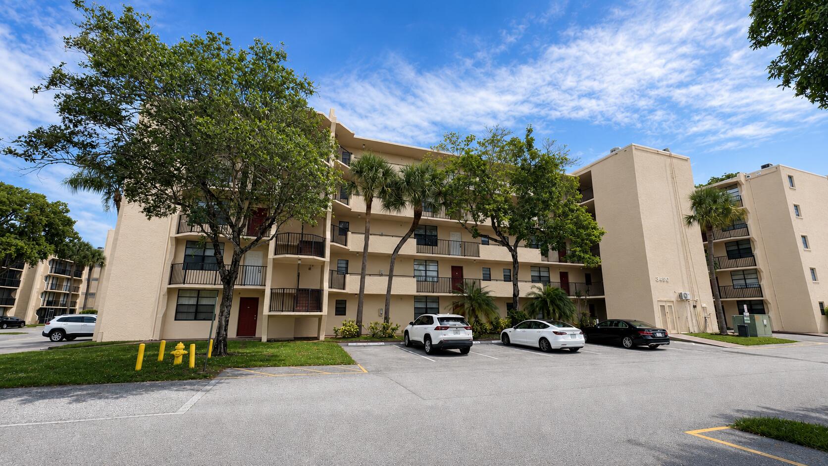 Foto de propiedad en 3450 Blue Lake Drive 204, Pompano Beach, FL 33064 Pompano Beach con MLS# 