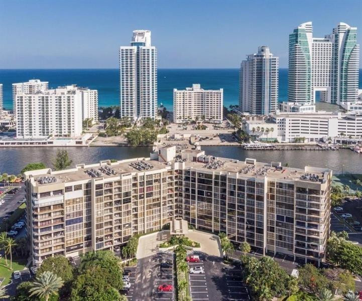 Foto de propiedad en 600 Parkview Drive 531, Hallandale Beach, FL 33009 Hallandale Beach con MLS# 