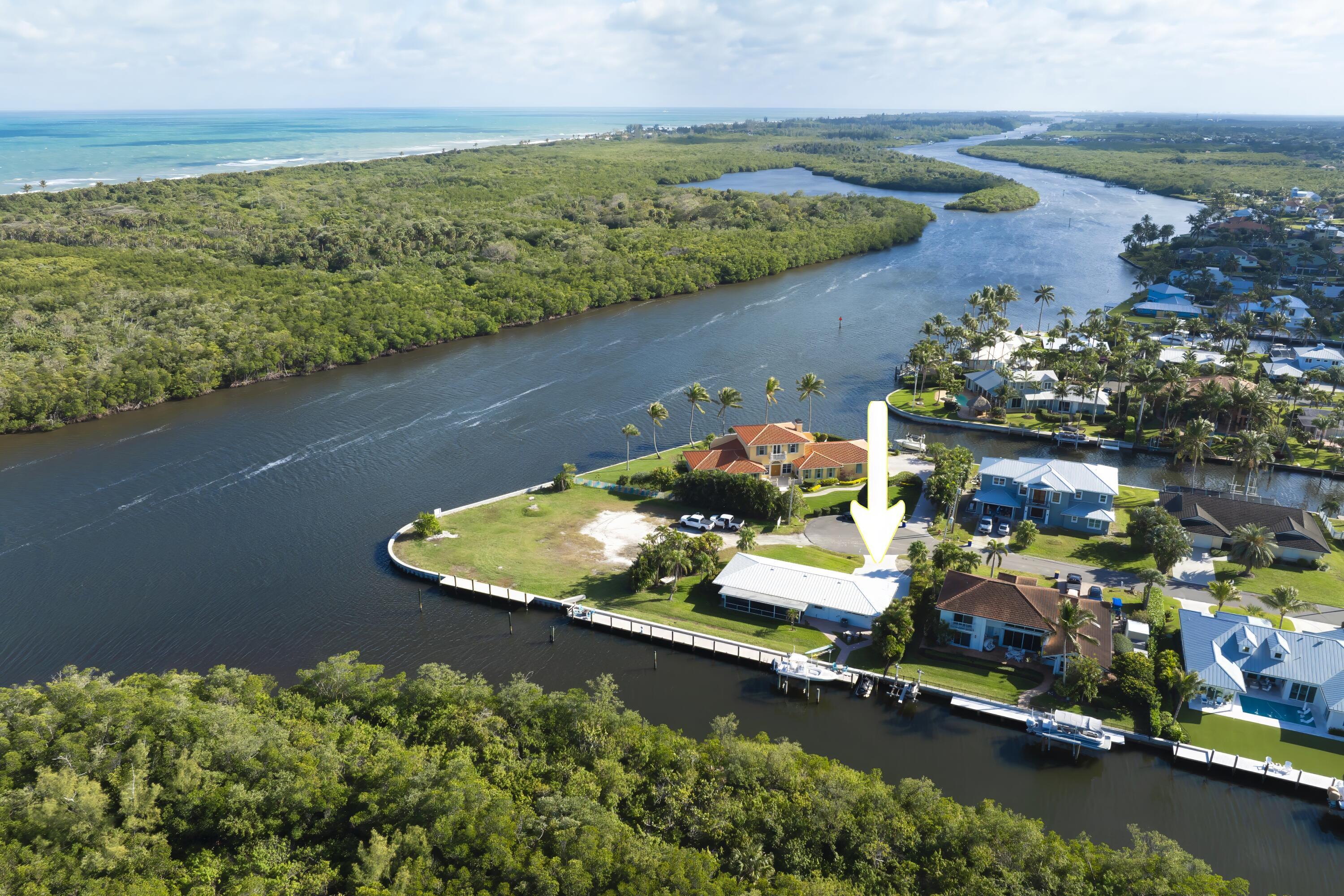 Foto de propiedad en 8585 SE Palm Street, Hobe Sound, FL 33455 Hobe Sound con MLS# 