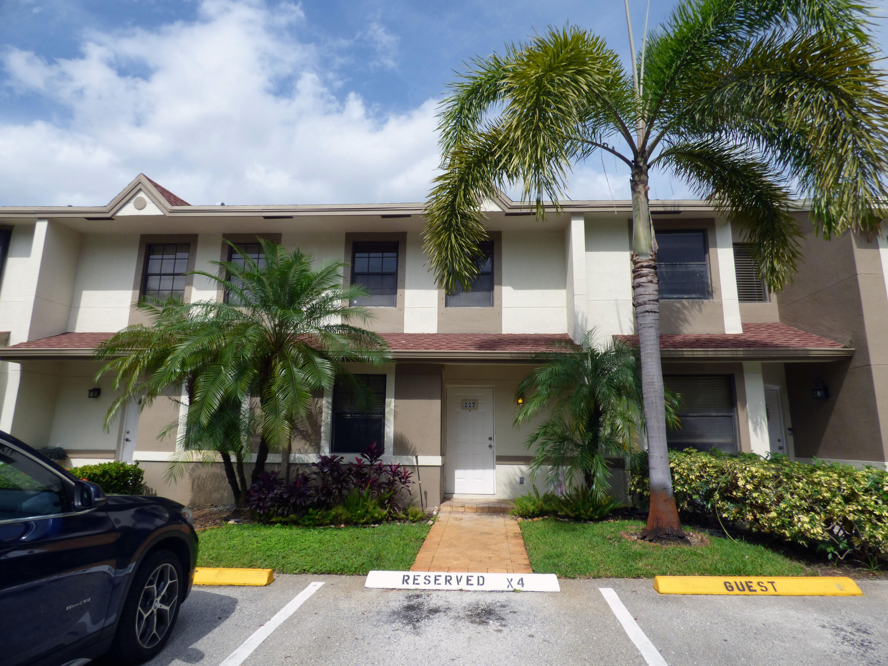 Foto de propiedad en 227 City View Drive, Fort Lauderdale, FL 33311 Fort Lauderdale con MLS# 