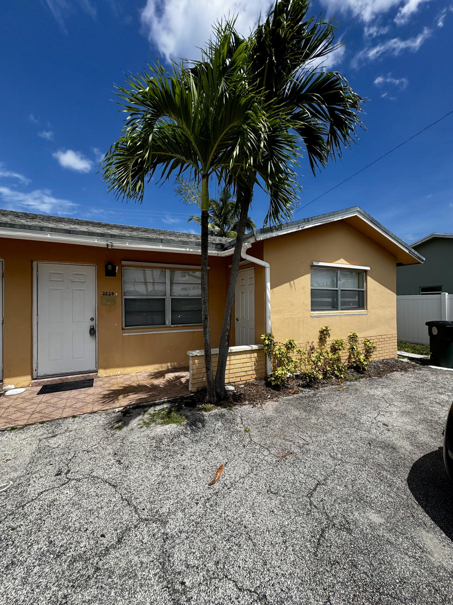 Foto de propiedad en 2824 N Dixie Highway, Boca Raton, FL 33431 Boca Raton con MLS# 