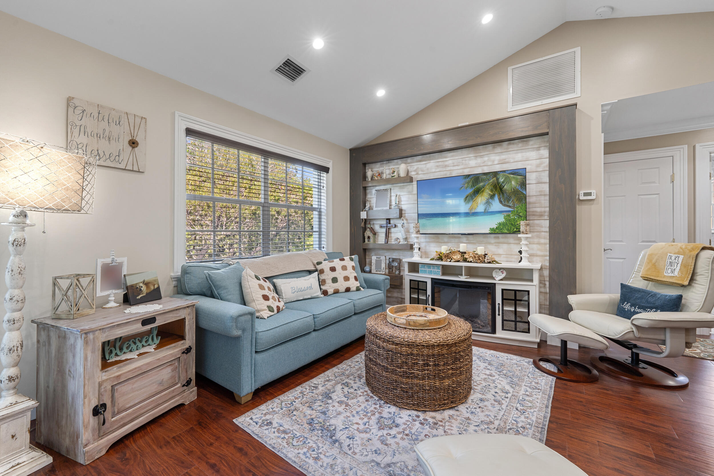 Foto de propiedad en 1616 SE Green Acres Circle M204, FL 34952  con MLS# 