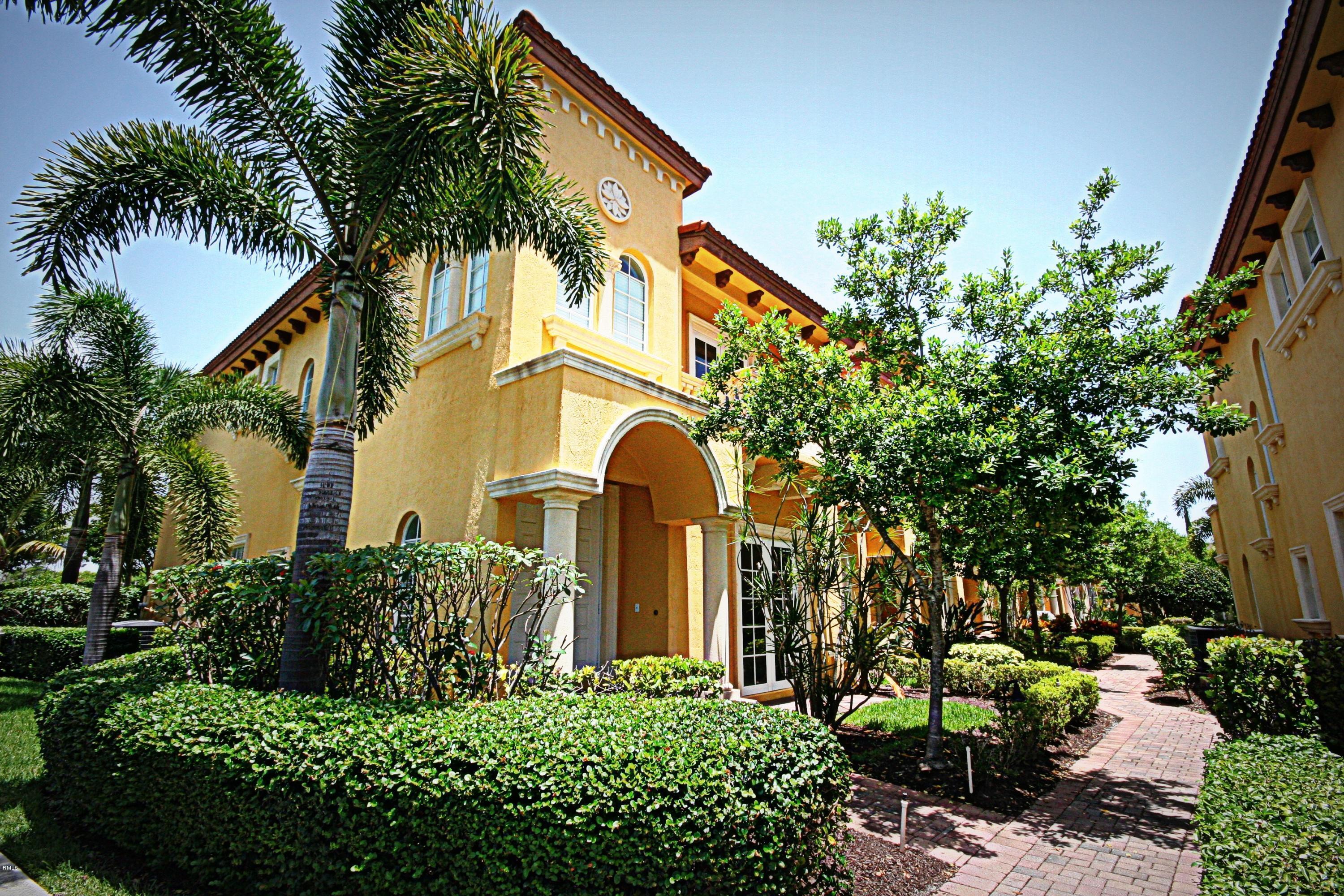 Foto de propiedad en 210 NE 69th Circle, Boca Raton, FL 33487 Boca Raton con MLS# 