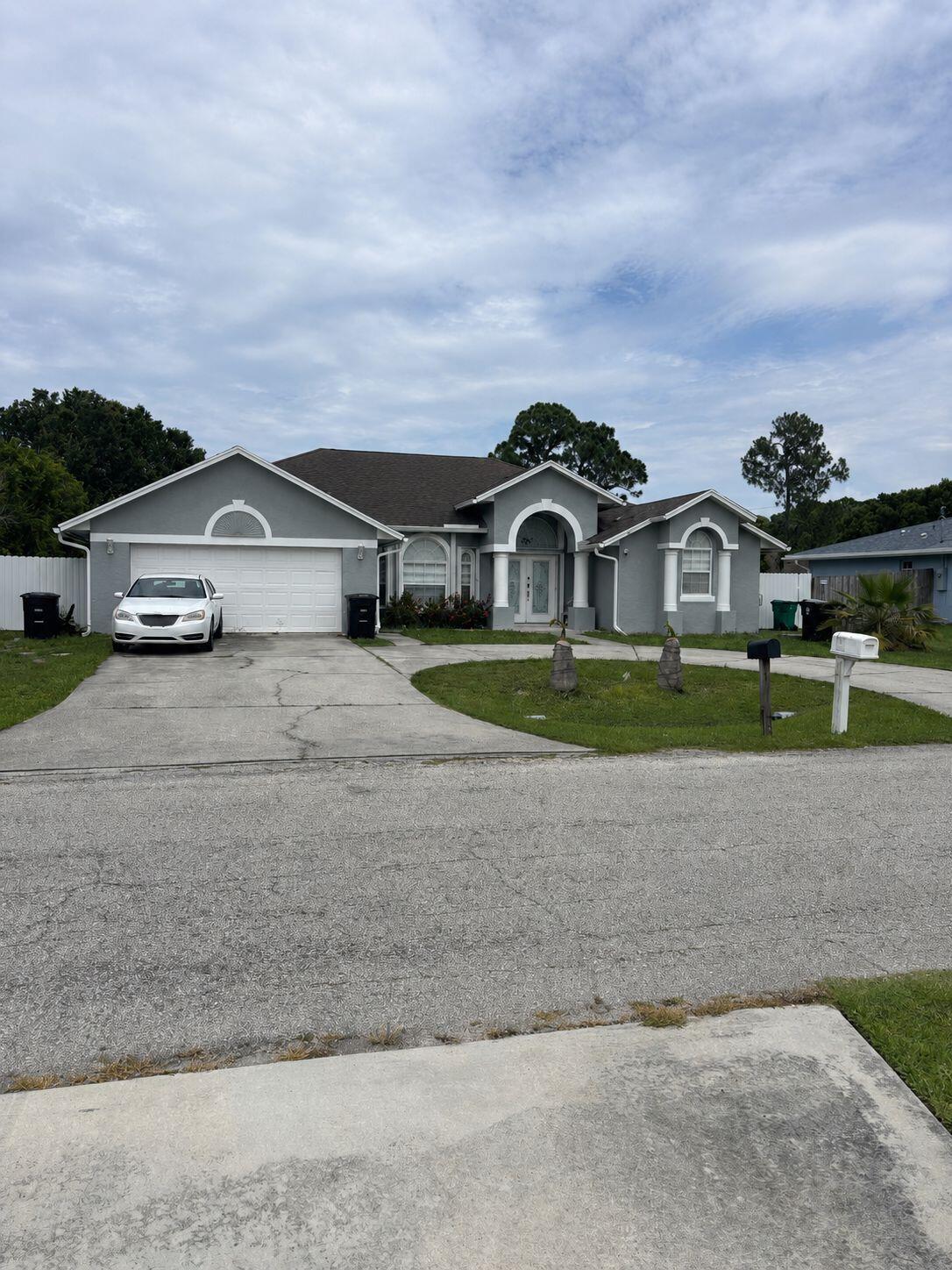 Foto de propiedad en 219 NW Biltmore Street, Port St. Lucie, FL 34983 Port St. Lucie con MLS# 